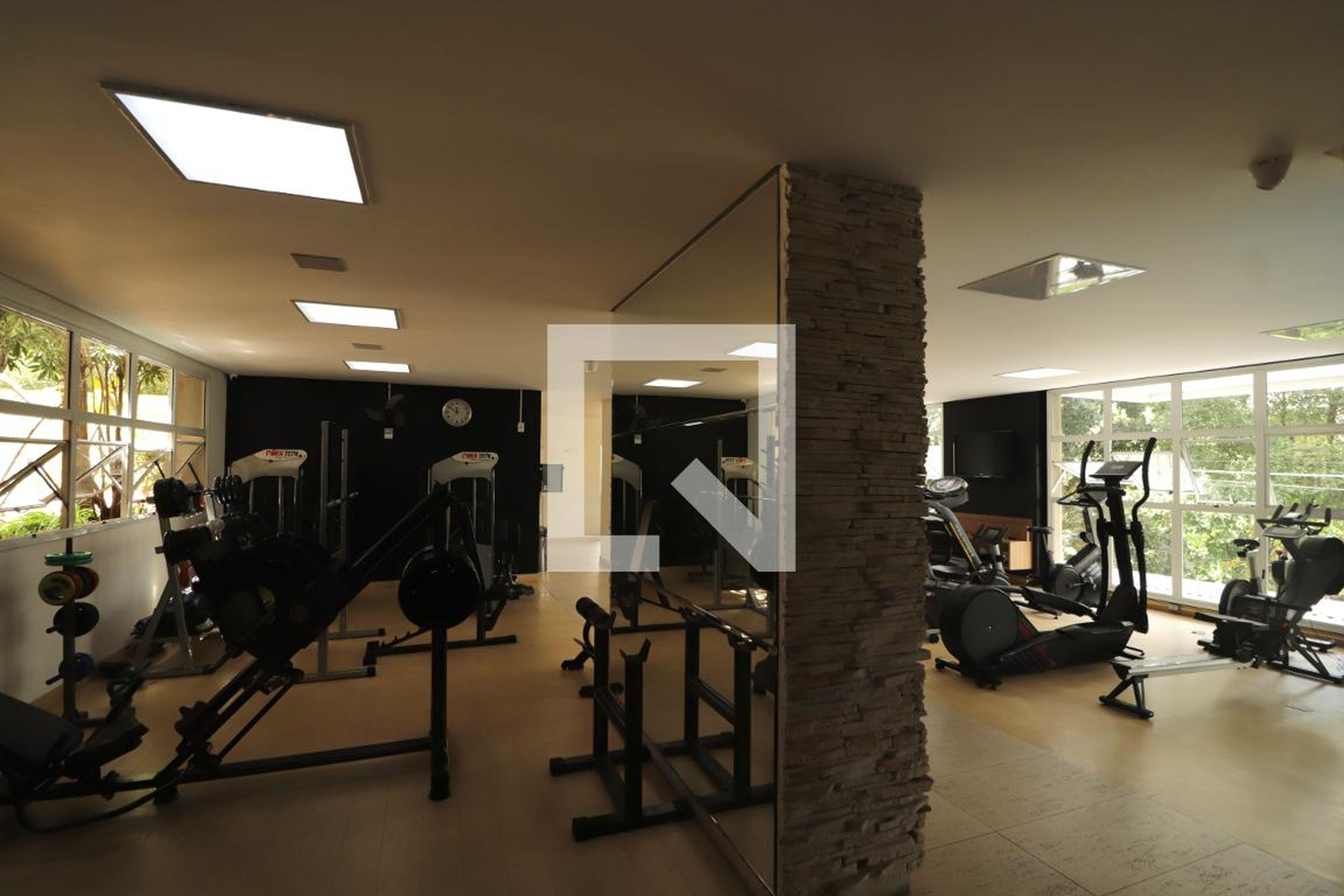 Academia - La Vie en Rose Residence