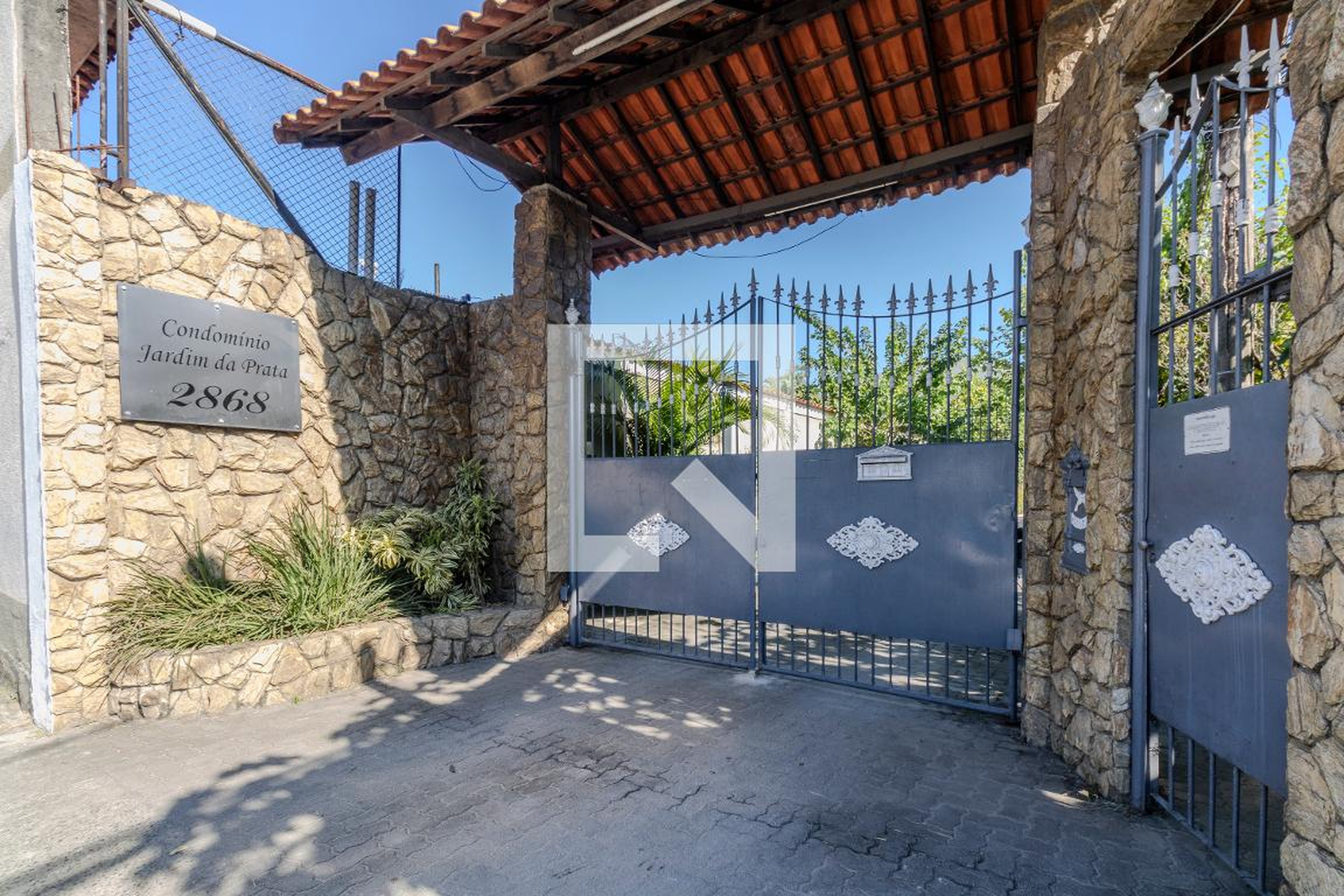 Fachada do Condomínio Condomínio em Estrada do Cabuçu, 2868