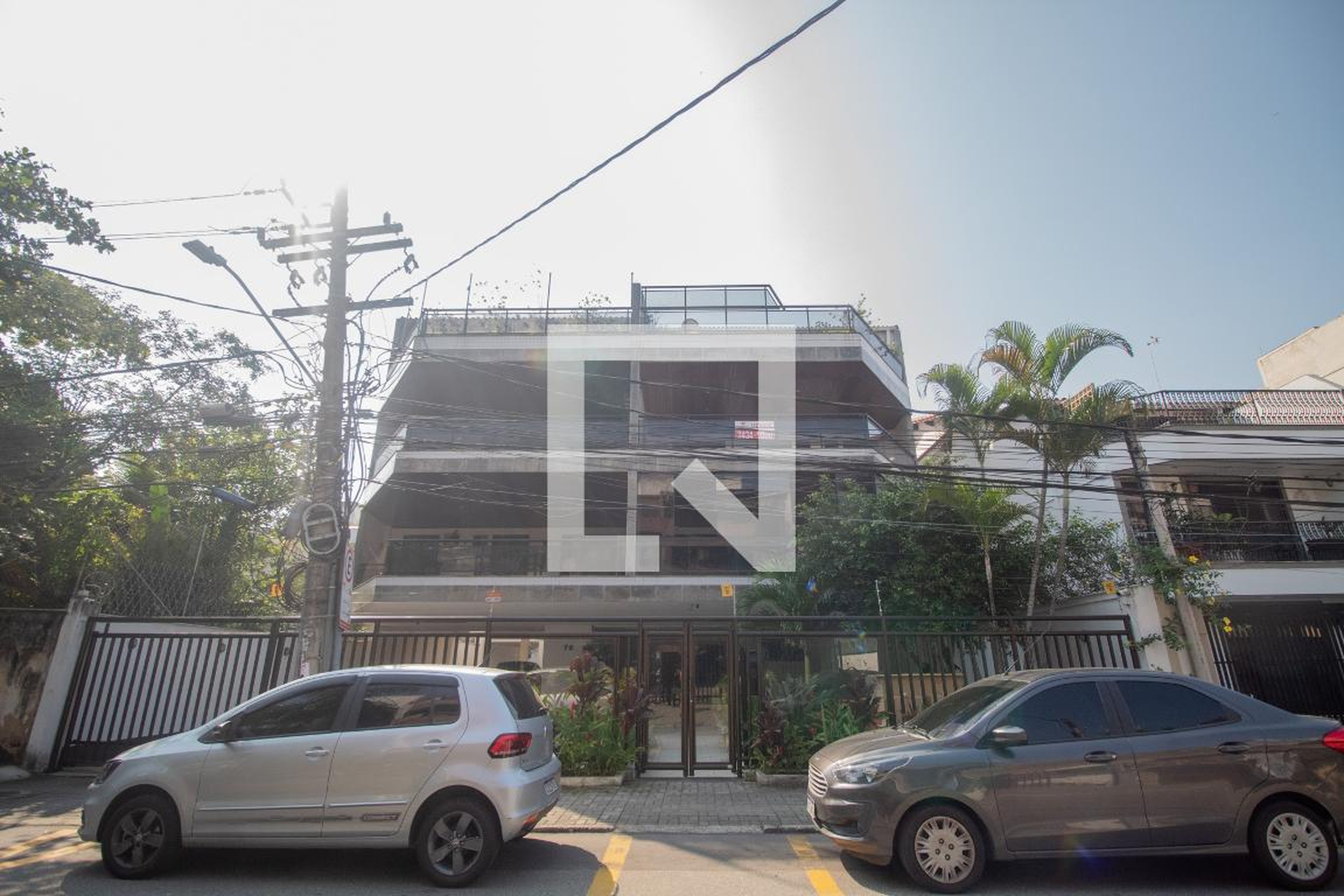 Fachada Condomínio em Rua Maurício da Costa Faria, 76