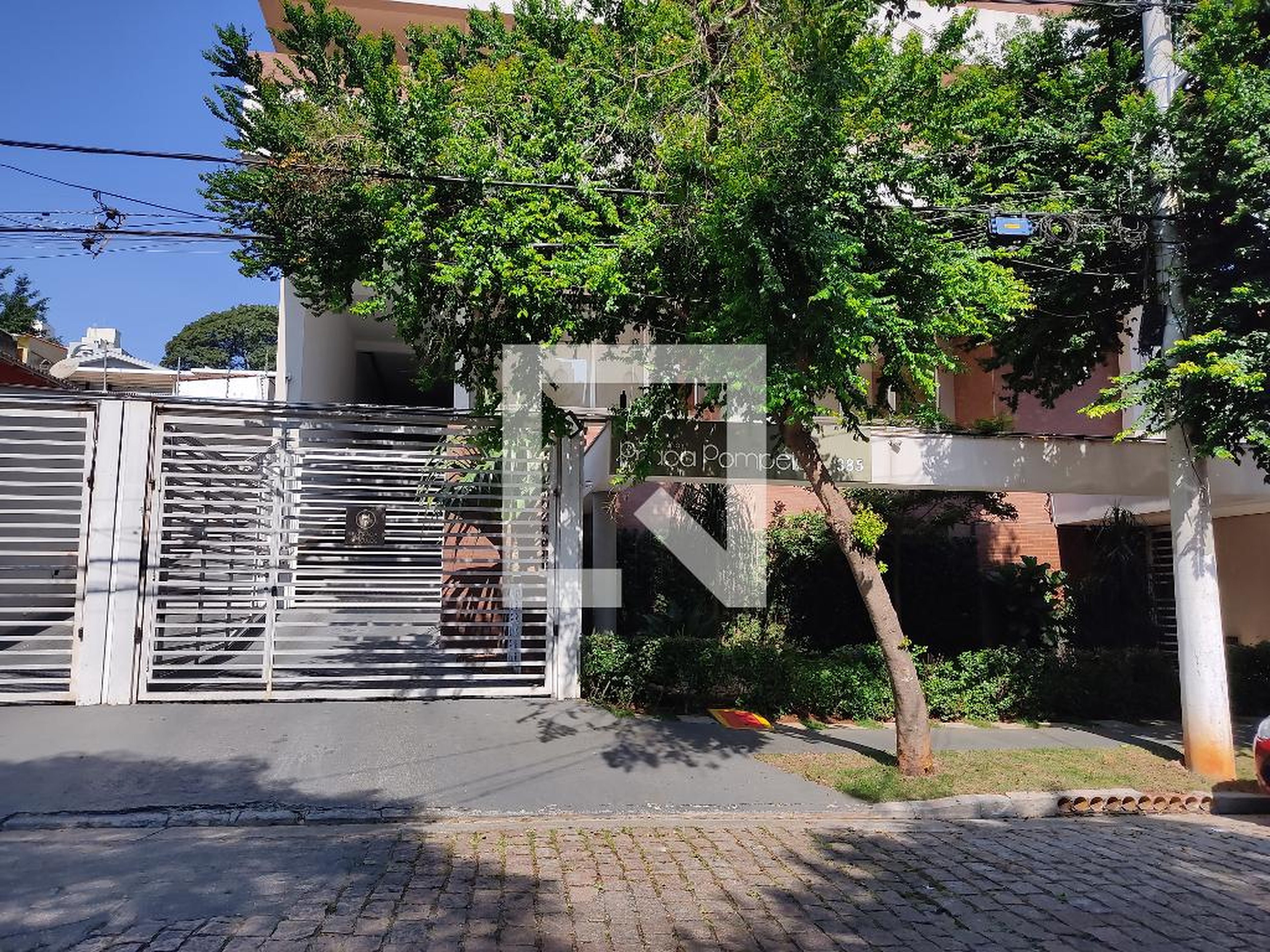 Fachada do Prédio Condomínio Praça Pompéia