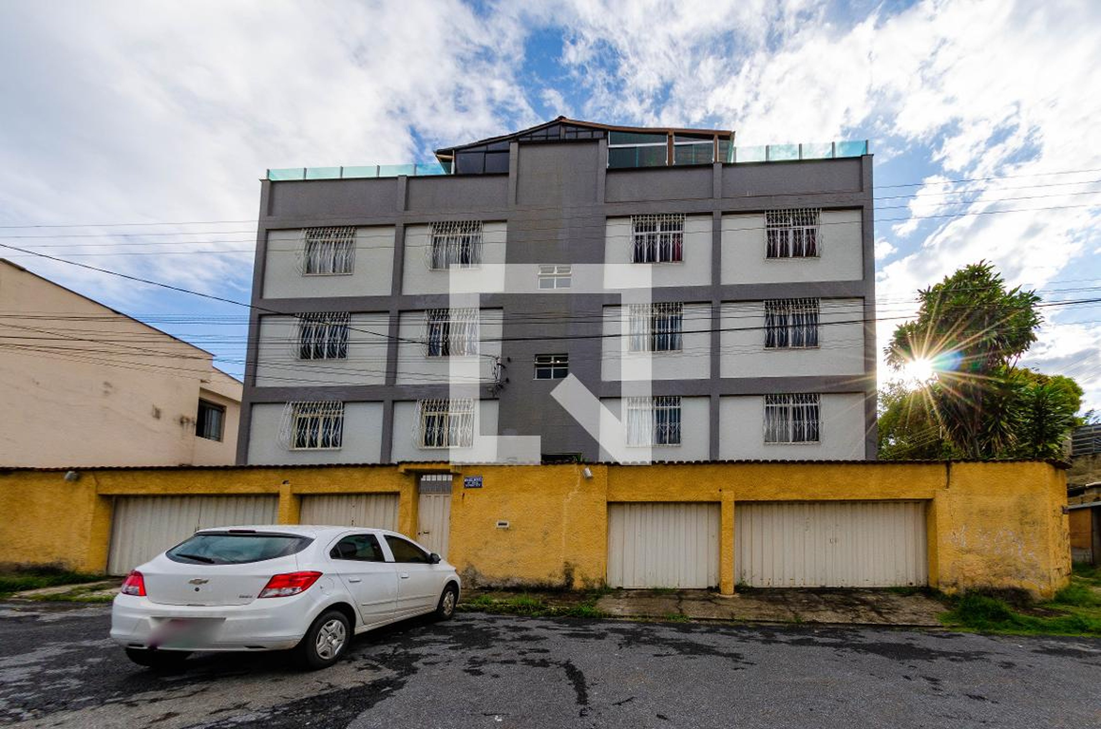 Fachada Condomínio em Rua Belmonte, 815