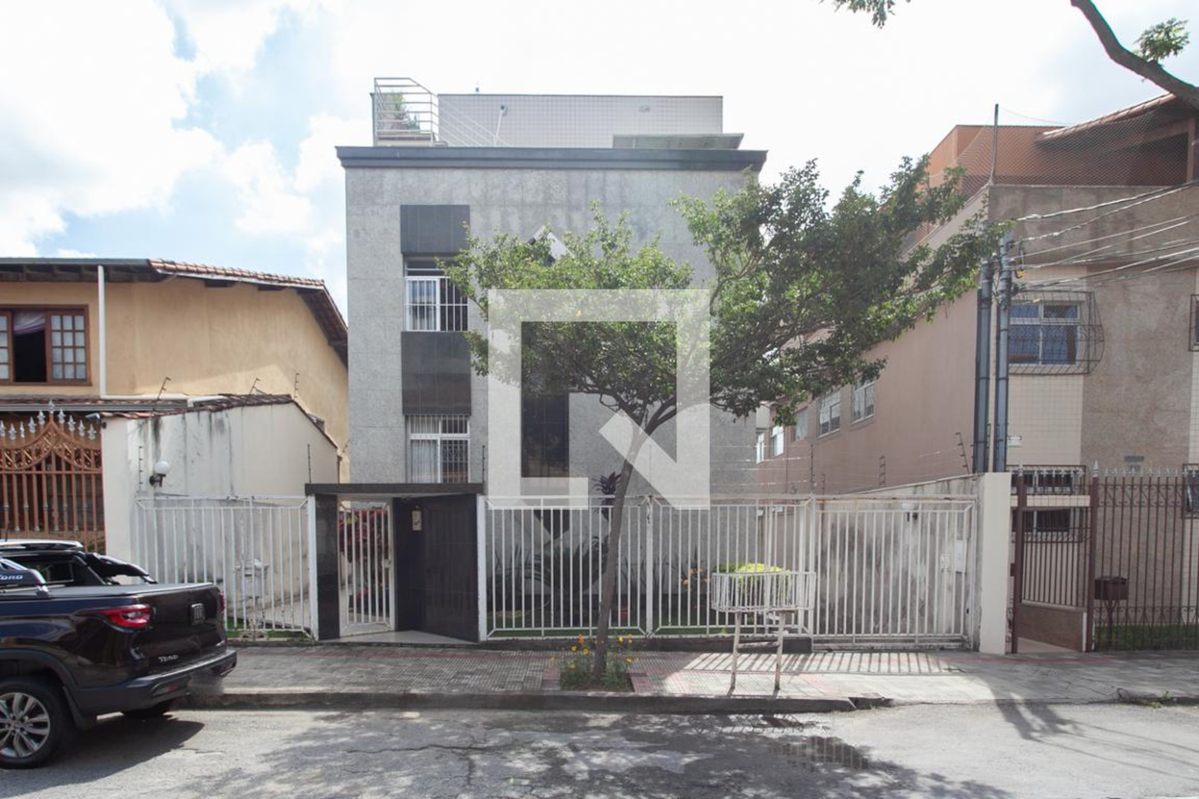 Fachada Condomínio em Rua Luiz Chagas de Carvalho, 70