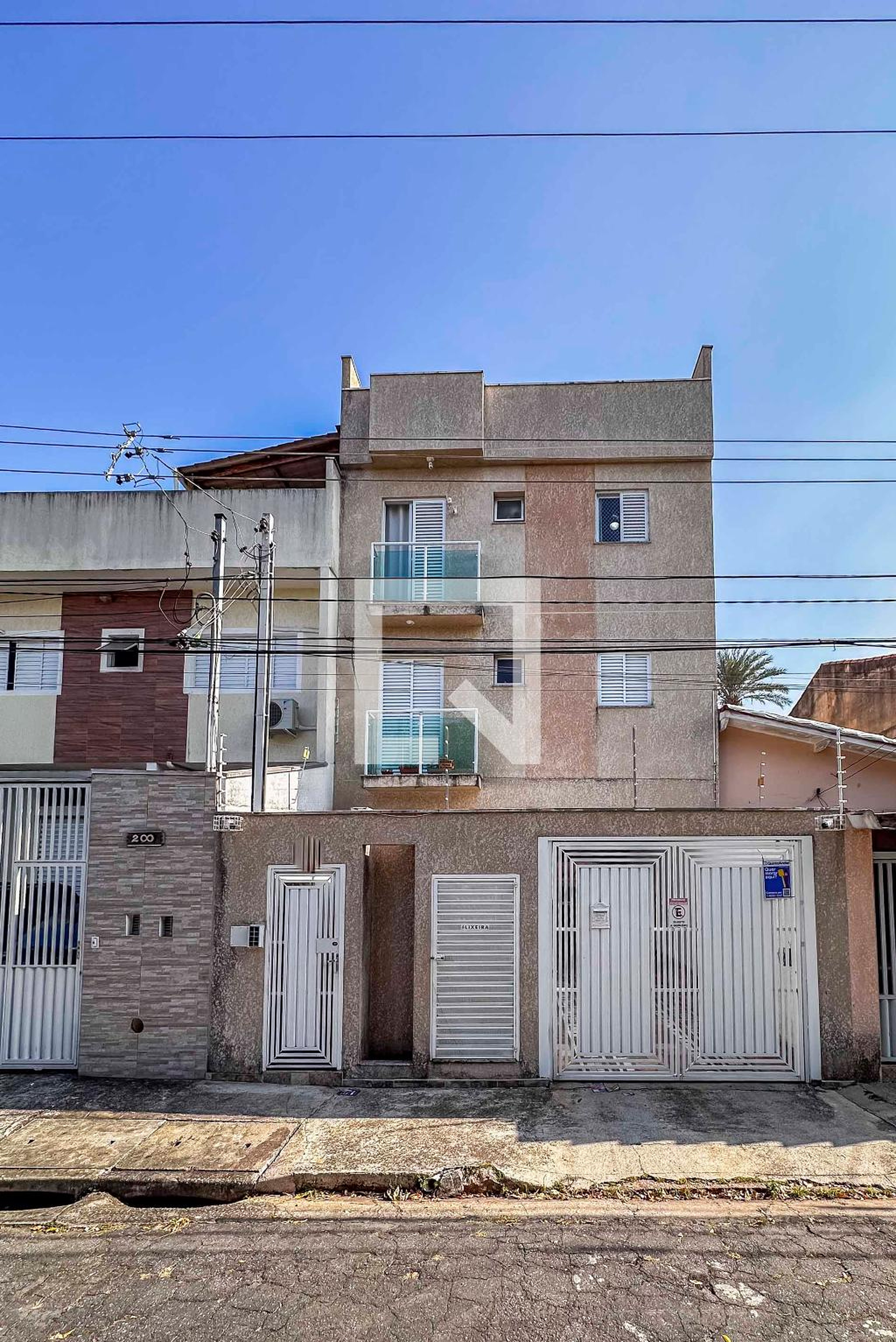 Fachada Condomínio em Rua Marcelino Dantas, 188