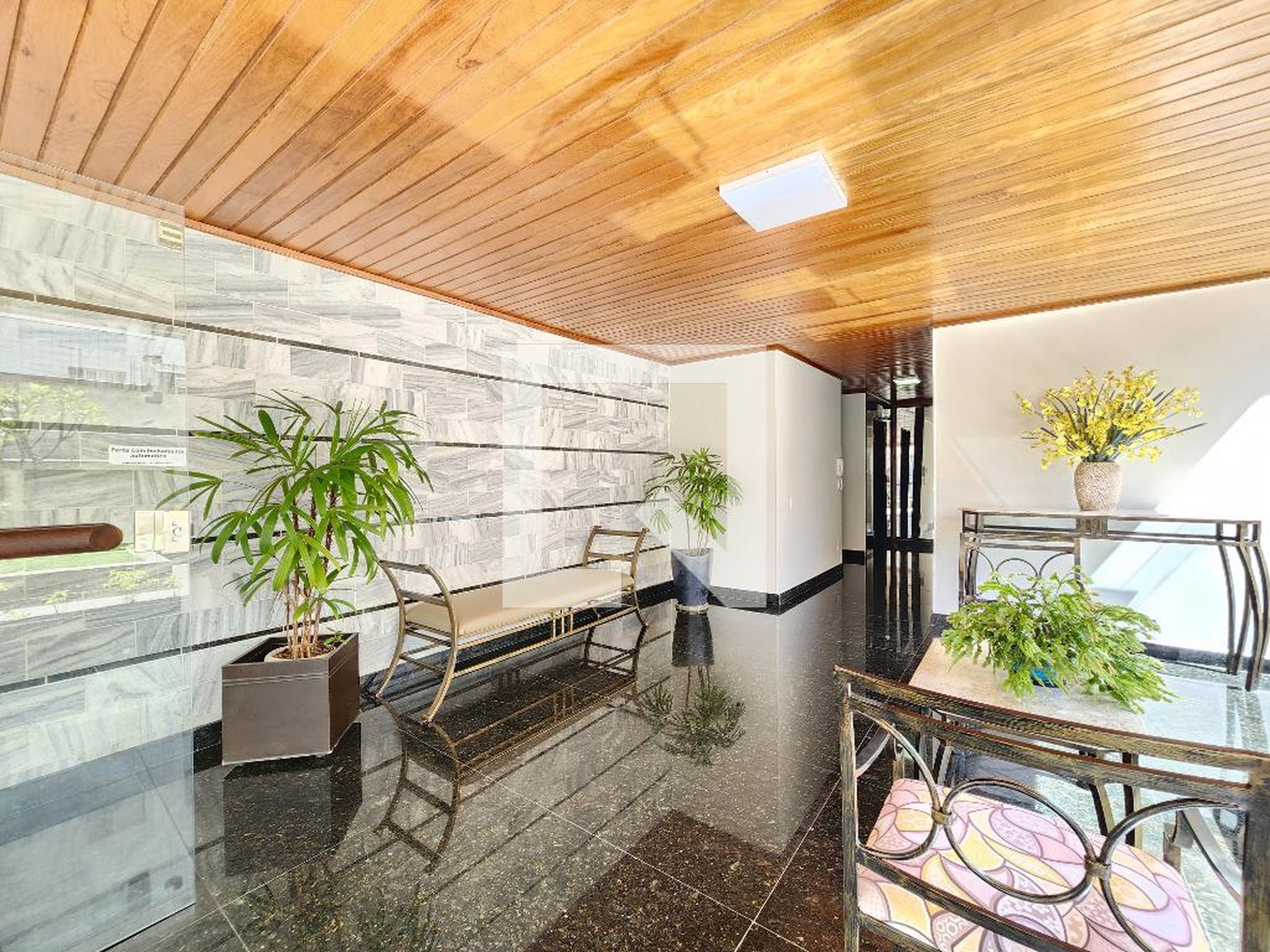 Hall de entrada Condomínio em Rua Litargírio, 94