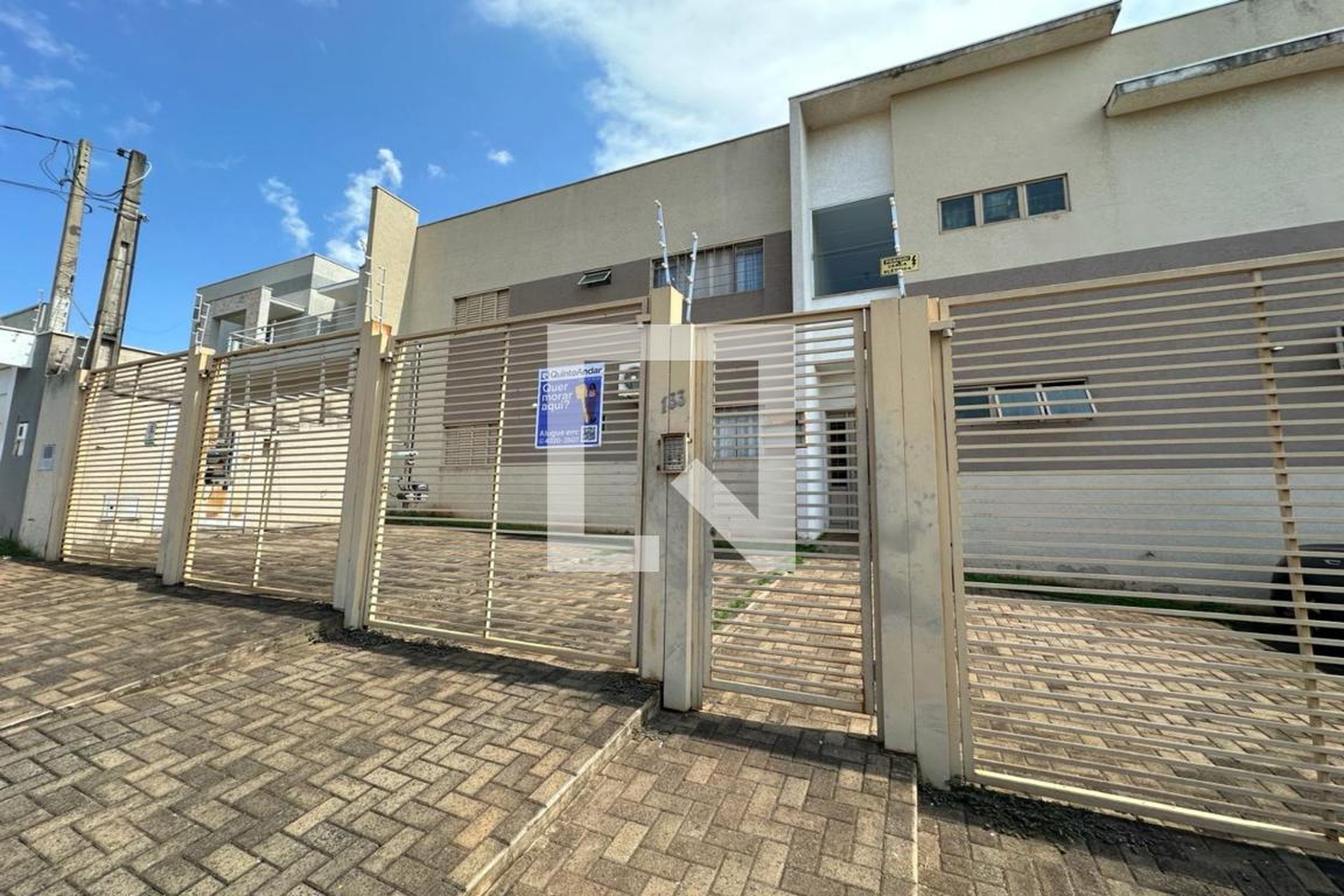 Fachada Condomínio em Rua Clézio Neyder Lima, 133