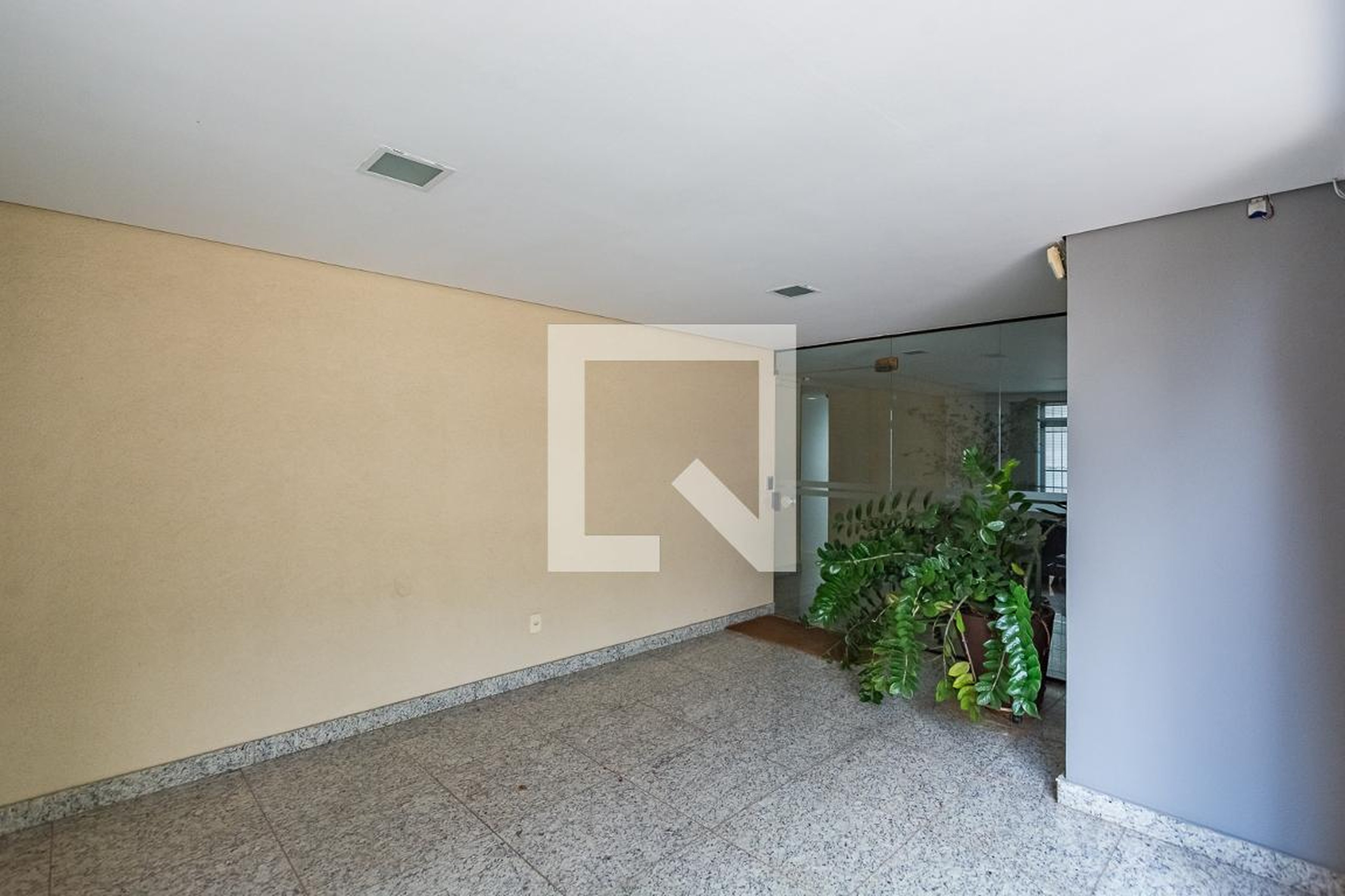 Hall de entrada Condomínio em Rua Universo, 298