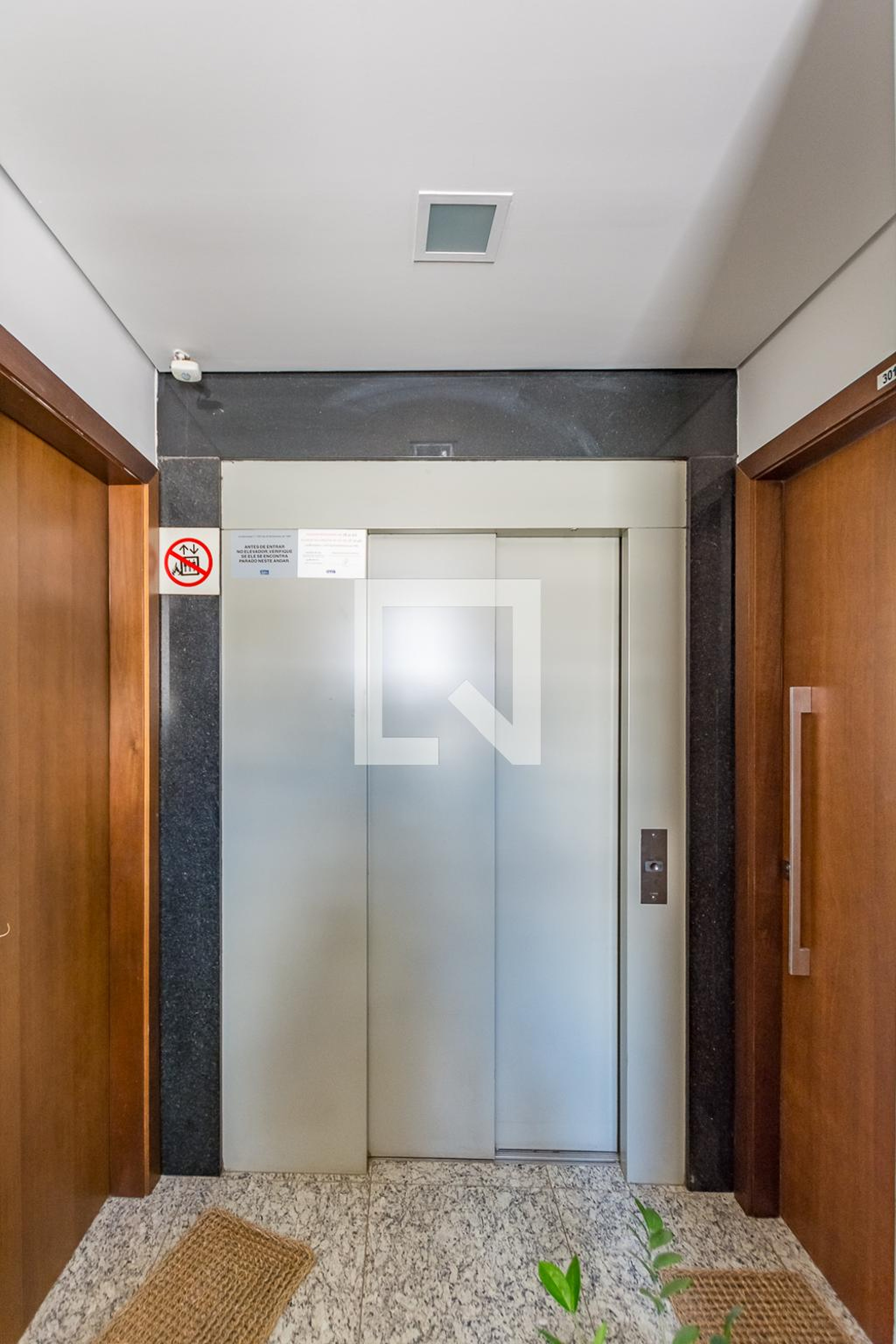 Hall Condomínio em Rua Universo, 298