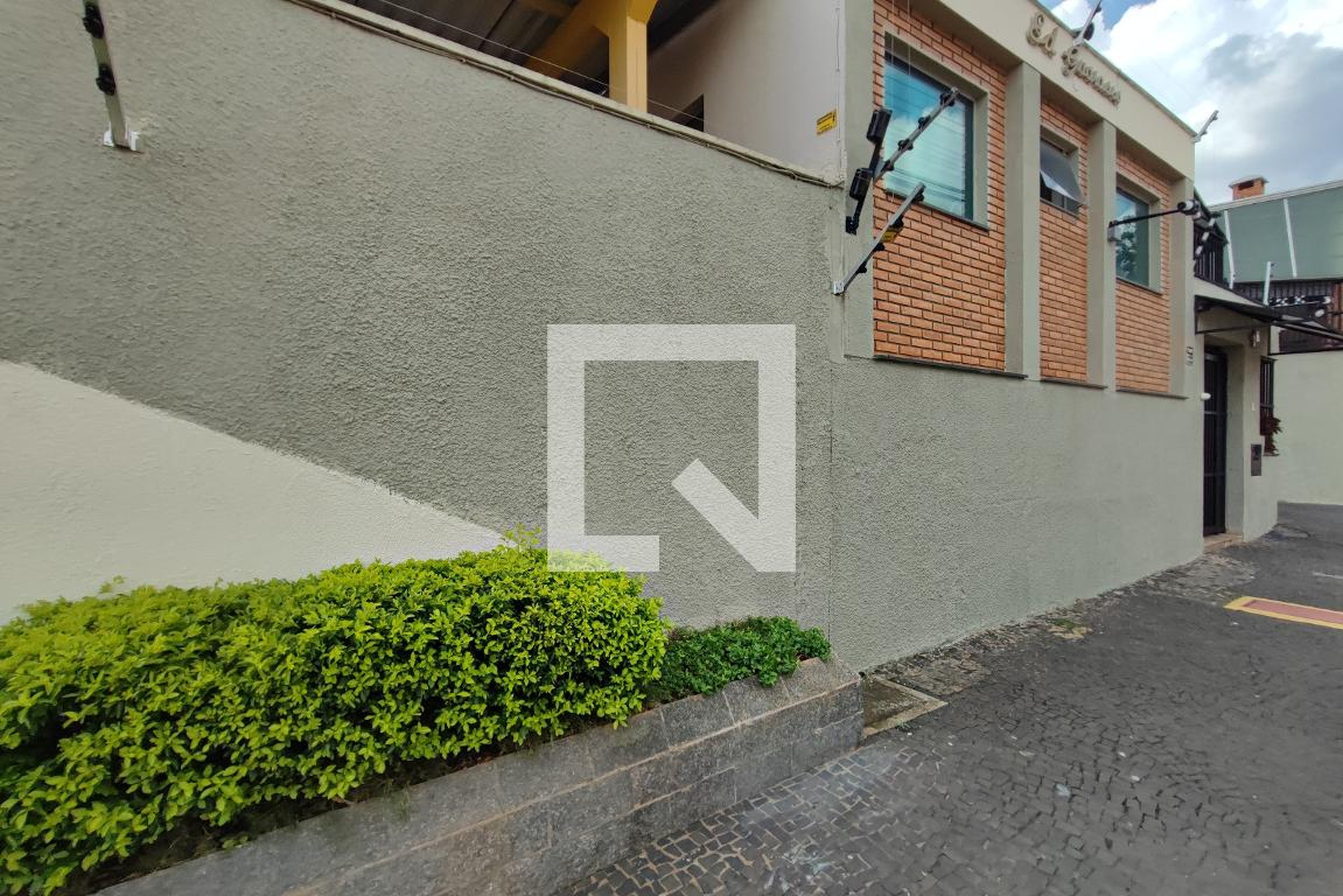 Fachada do Condomínio Condomínio Guaiases