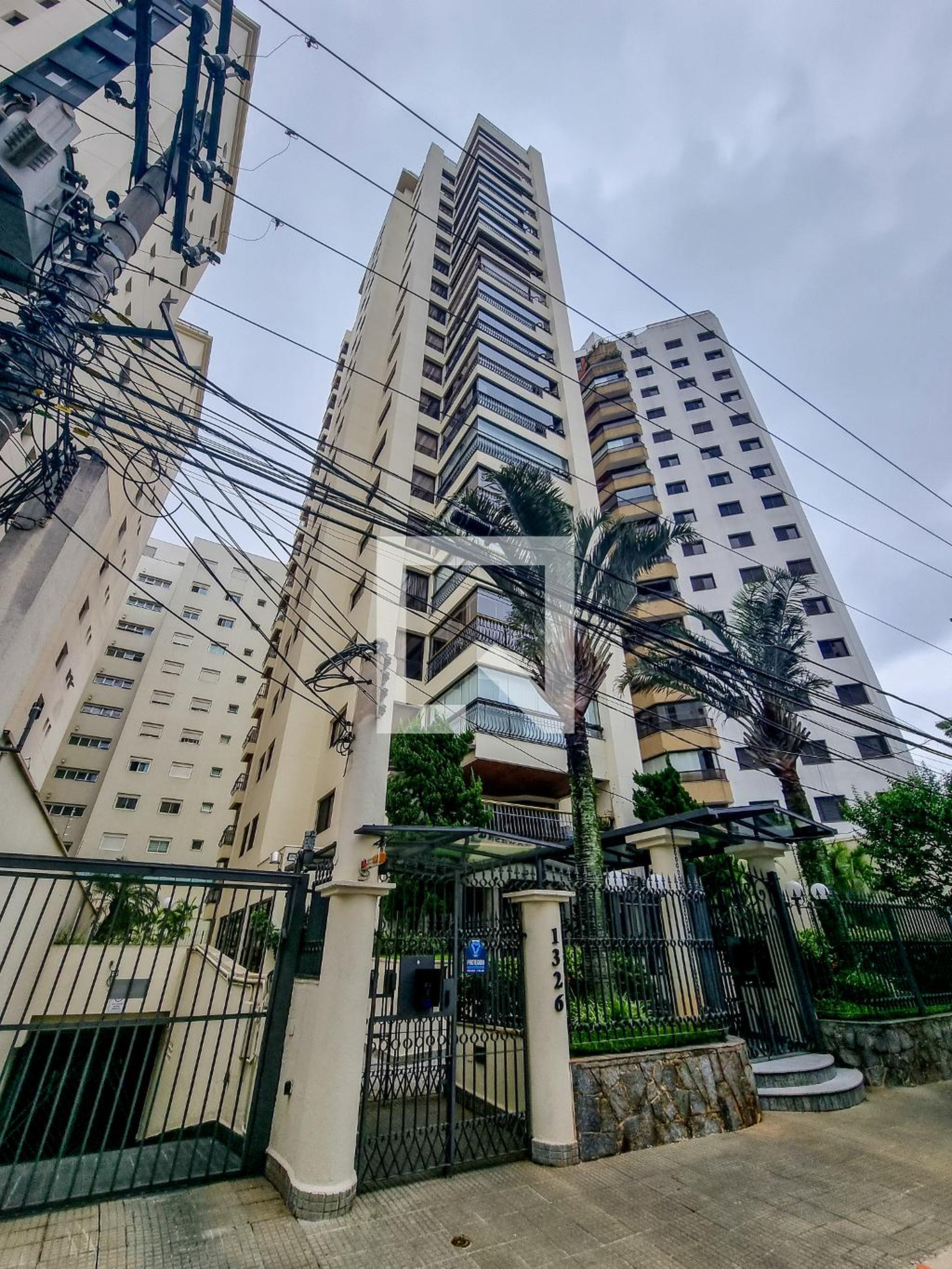 Fachada Condomínio La Reserve