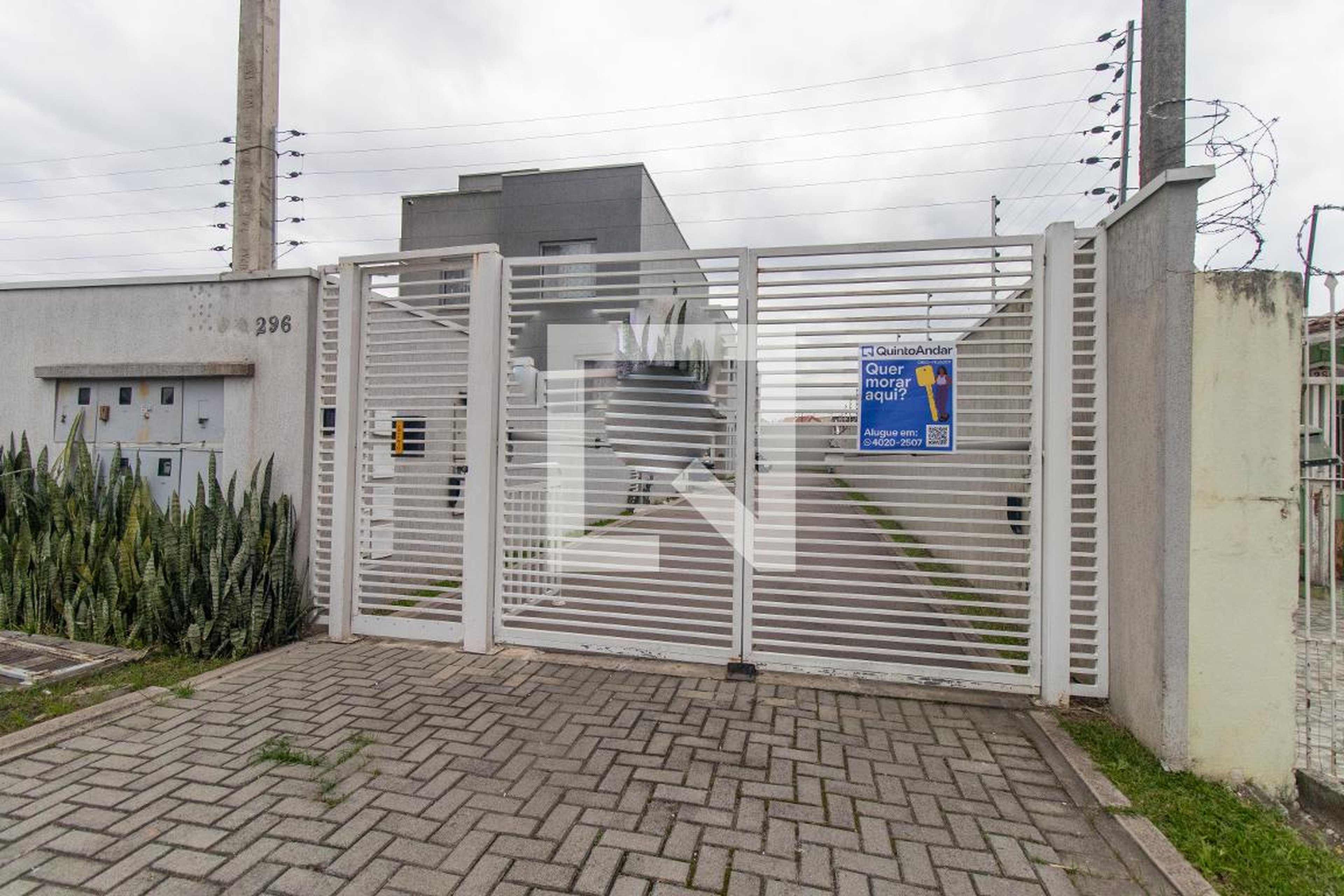 Fachada do Prédio Condomínio em Rua Itaúna do Sul, 296