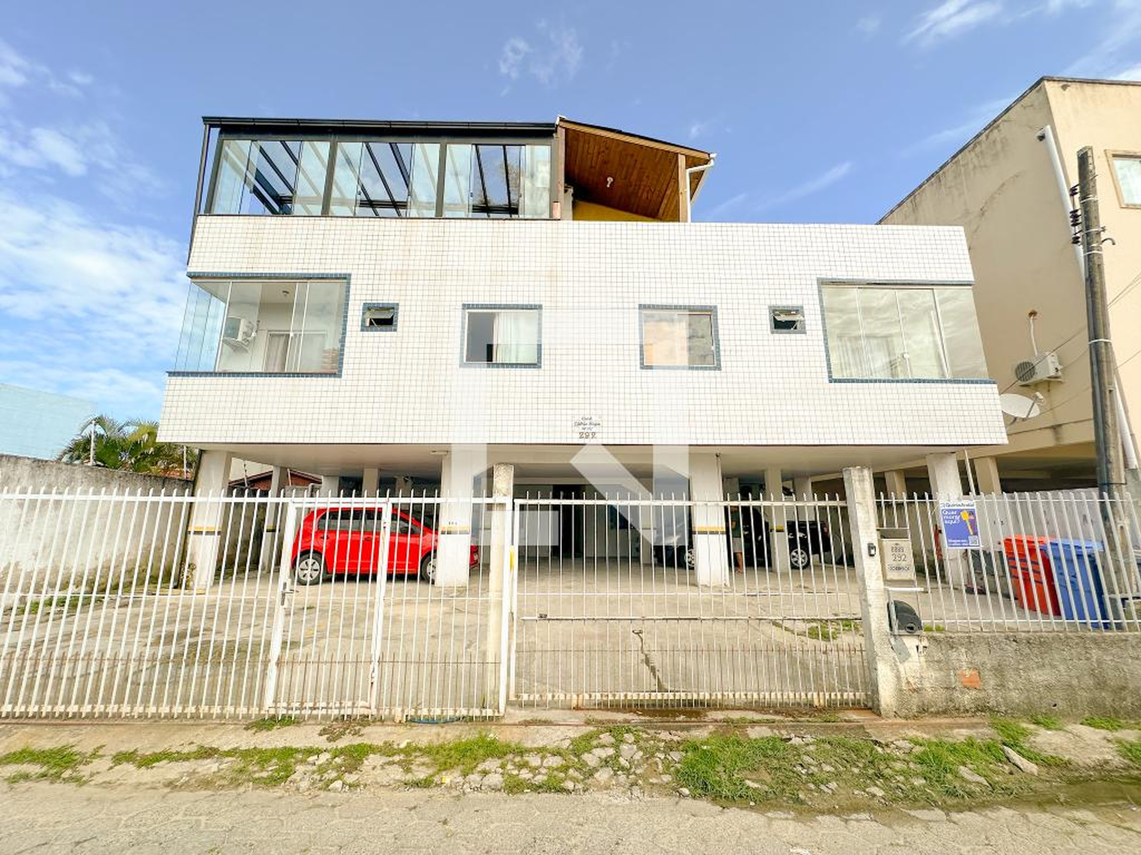 Fachada Condomínio em Rua Laurindo Elias de Oliveira, 292