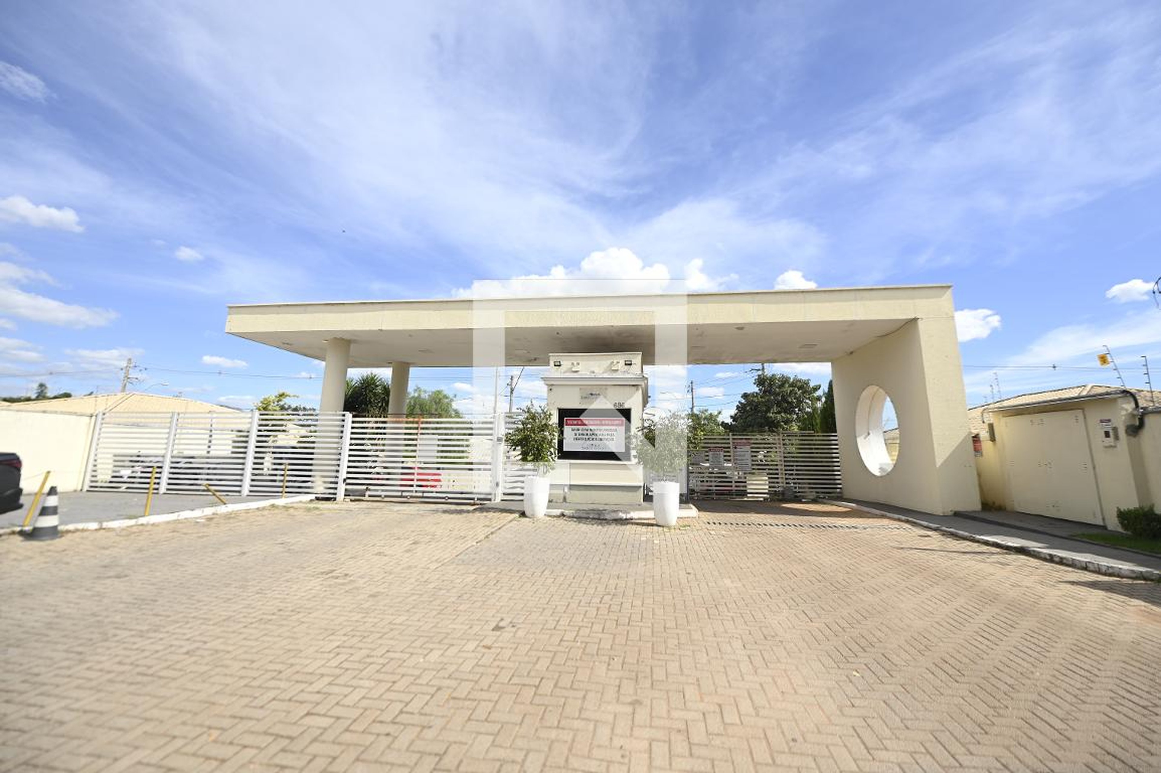 Fachada Condomínio em Rua 2, 686