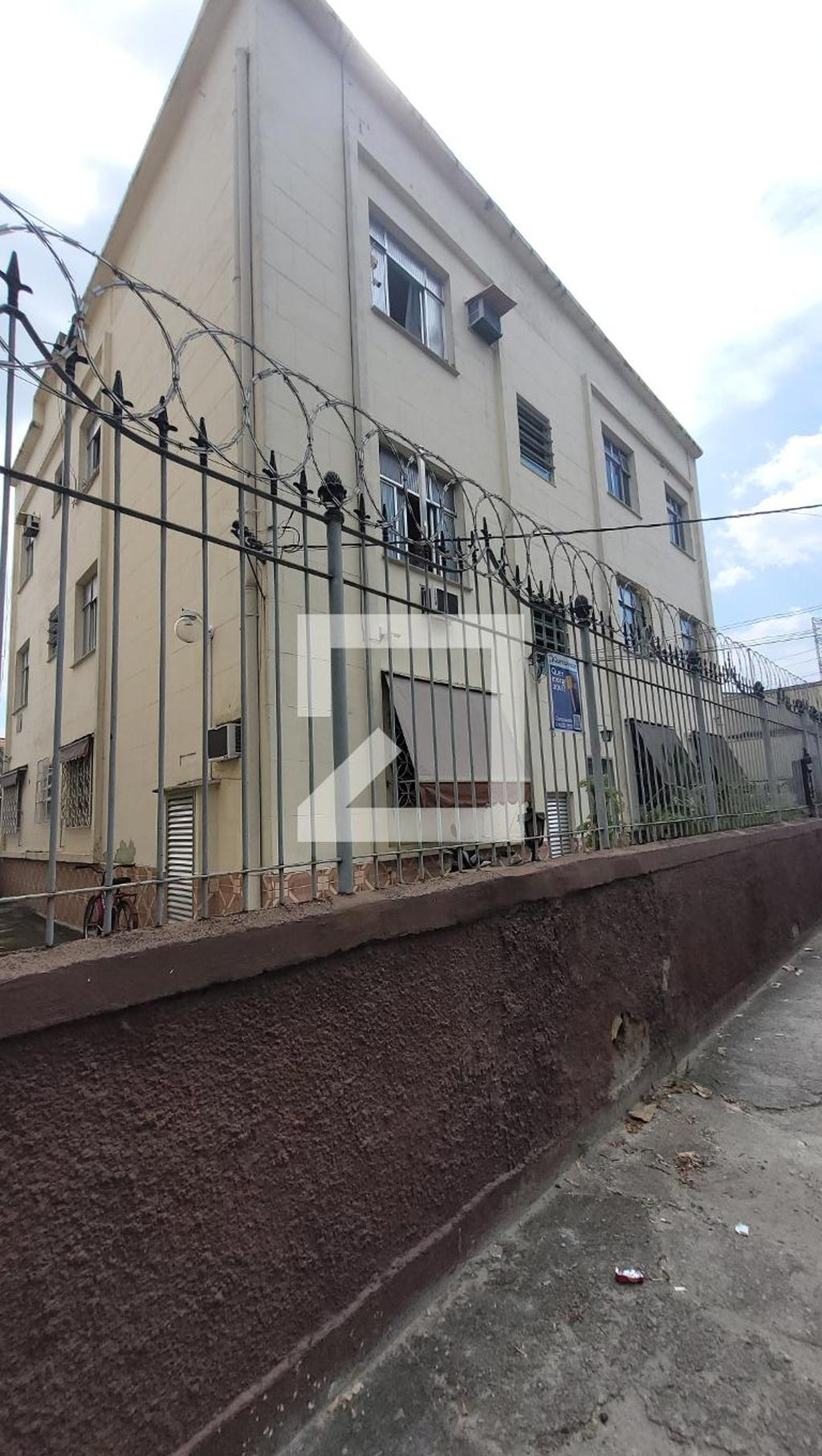 Fachada Condomínio em Rua Frisia, 254