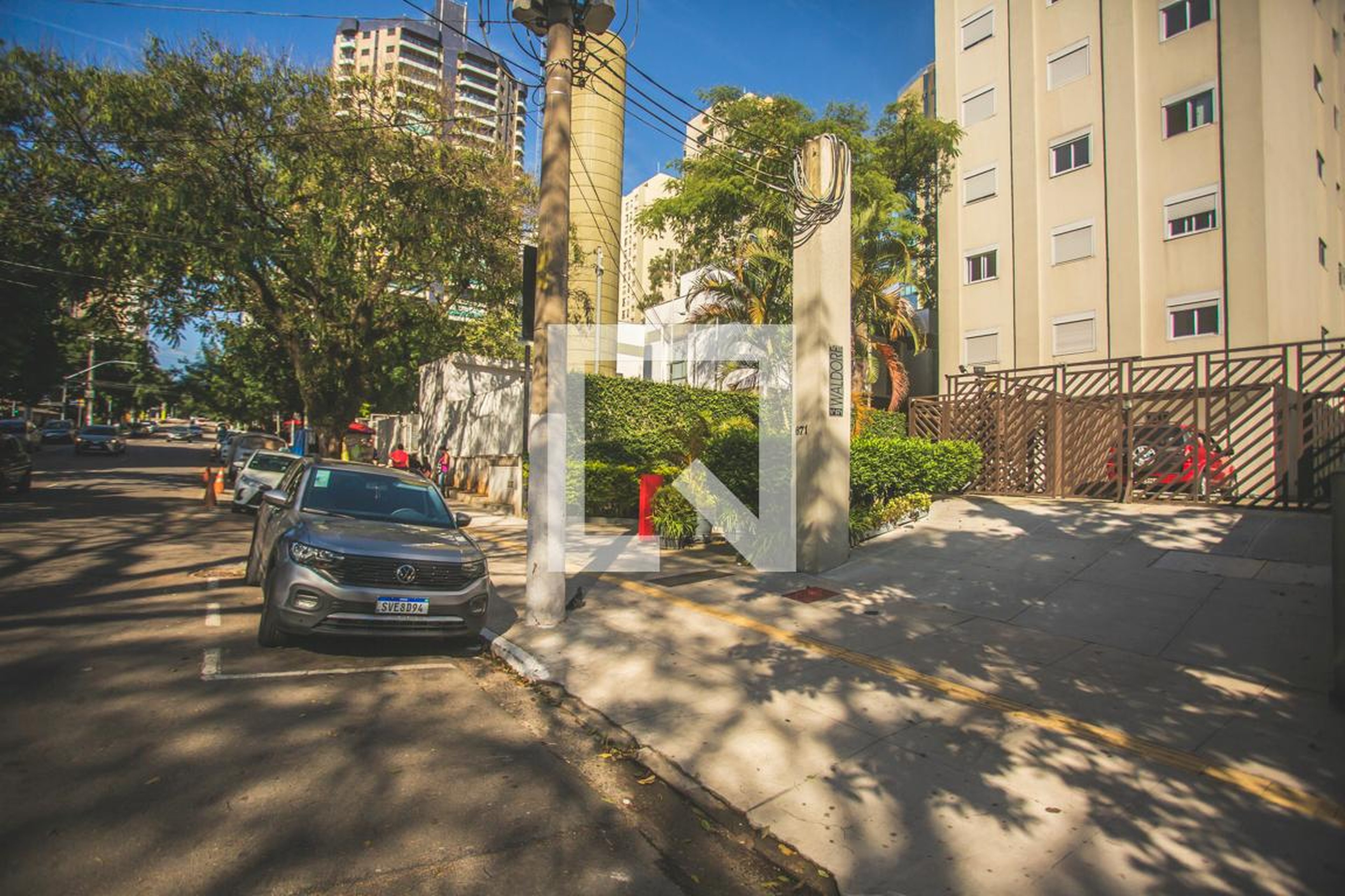 Fachada Condomínio Waldorf Flat Residence