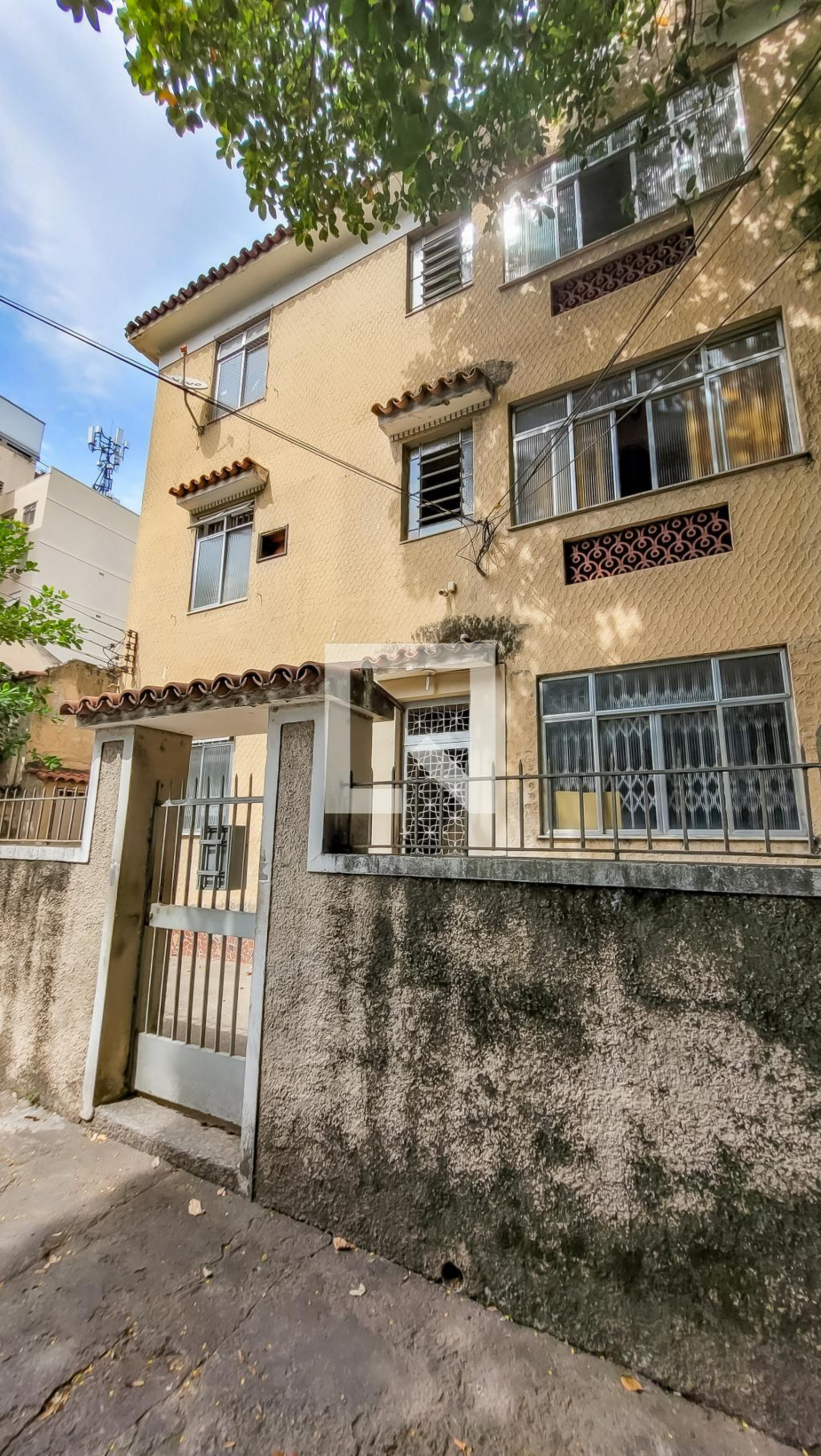 Fachada do Prédio Condomínio em Rua Dias da Cruz, 949