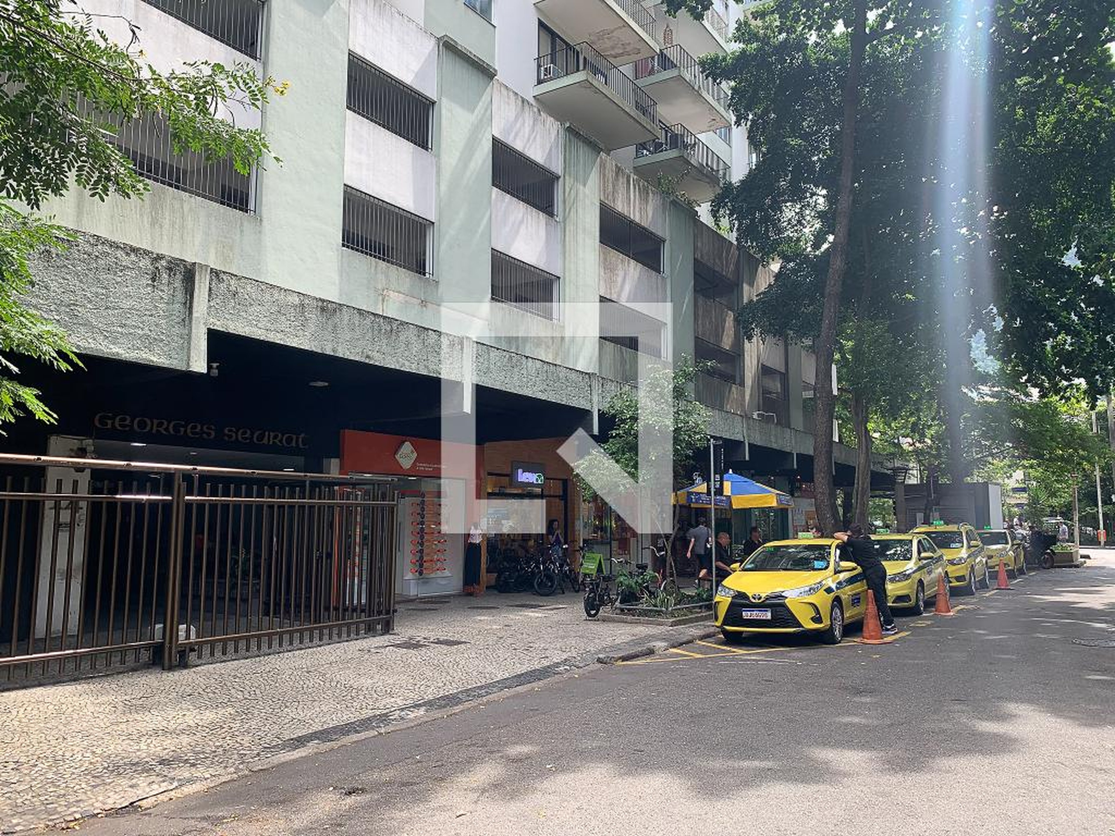 entrada do prédio - George Serrat