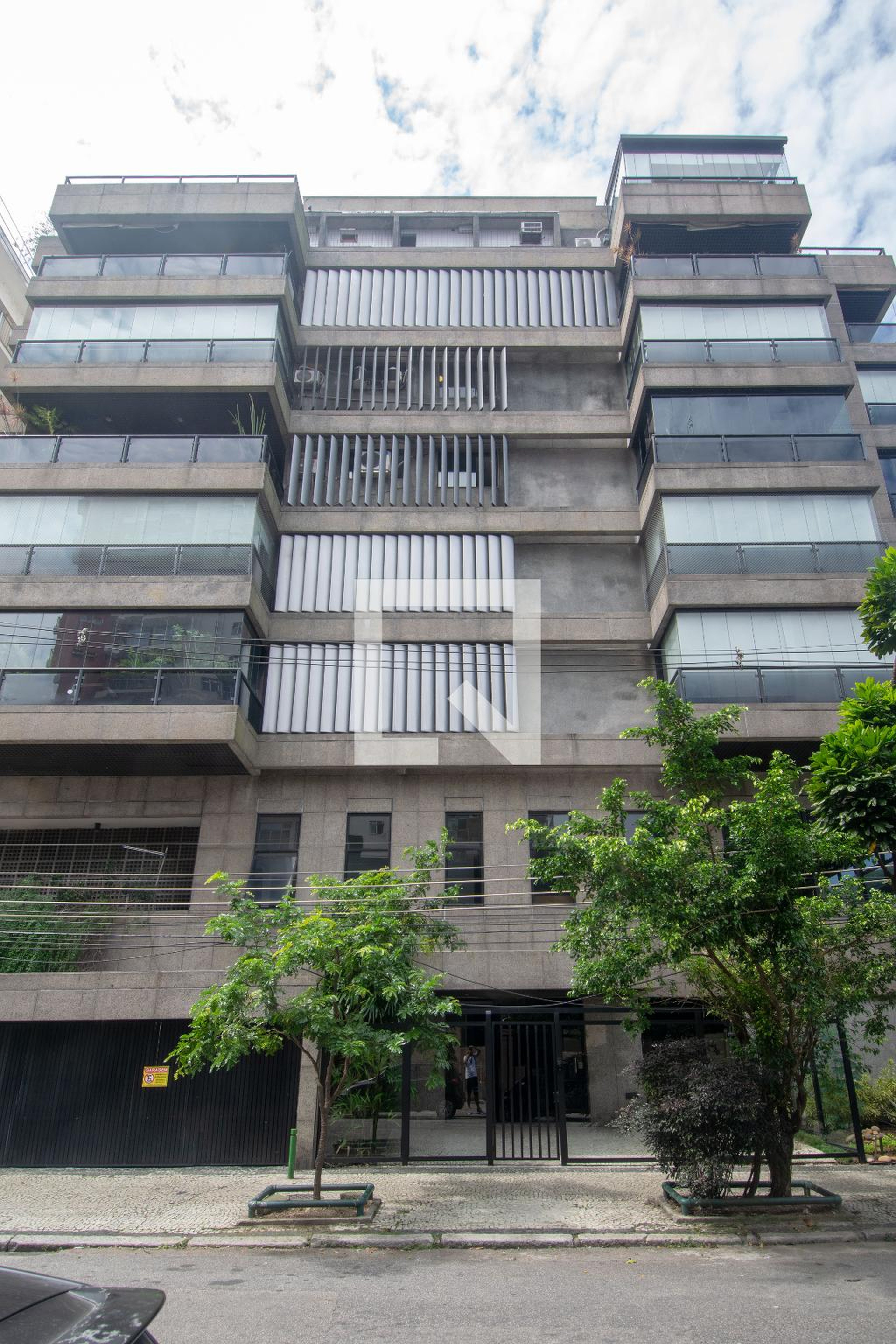 Fachada Condomínio em Rua Maria Angélica, 16