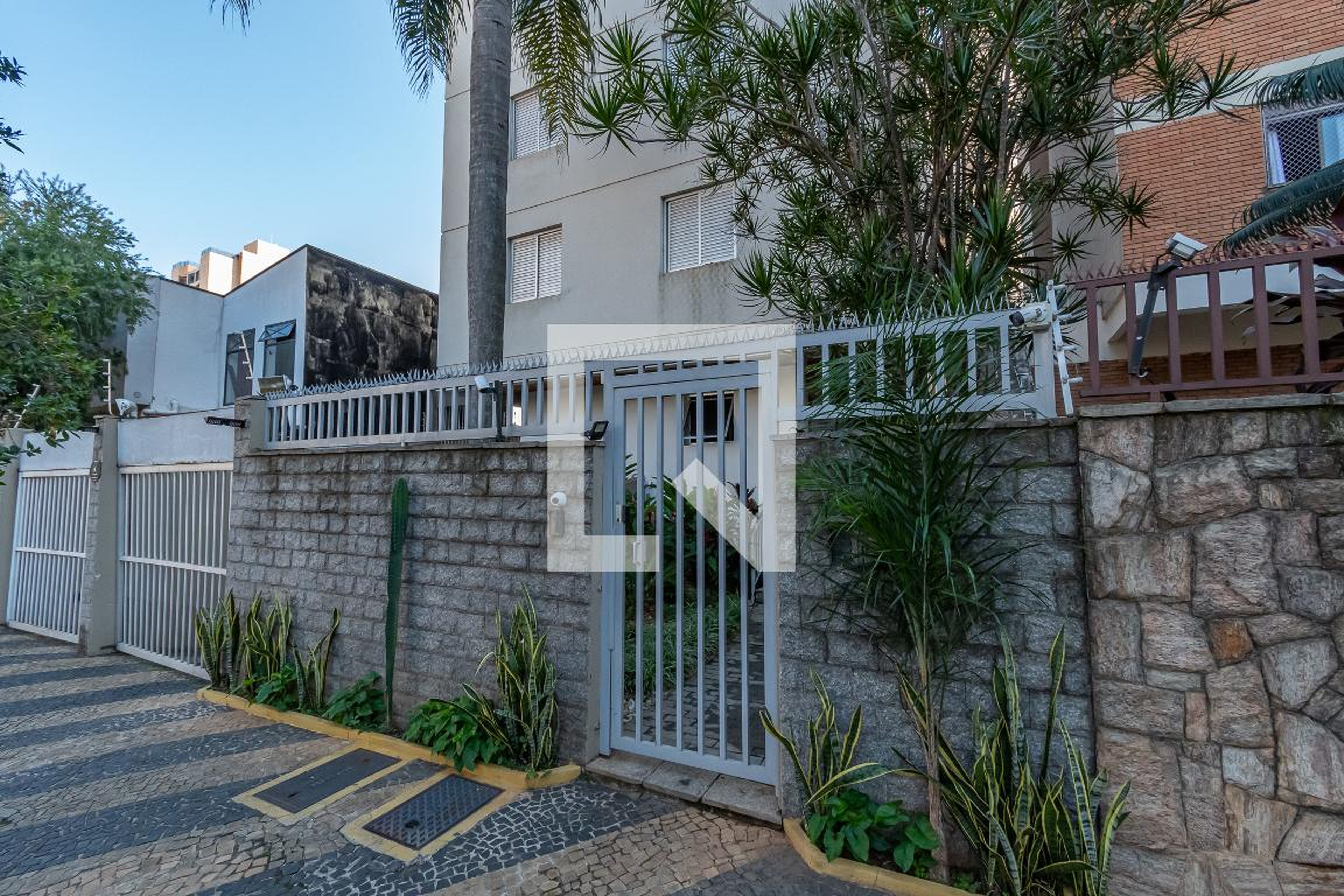 Fachada do Prédio Condomínio em Rua dos Bandeirantes, 21