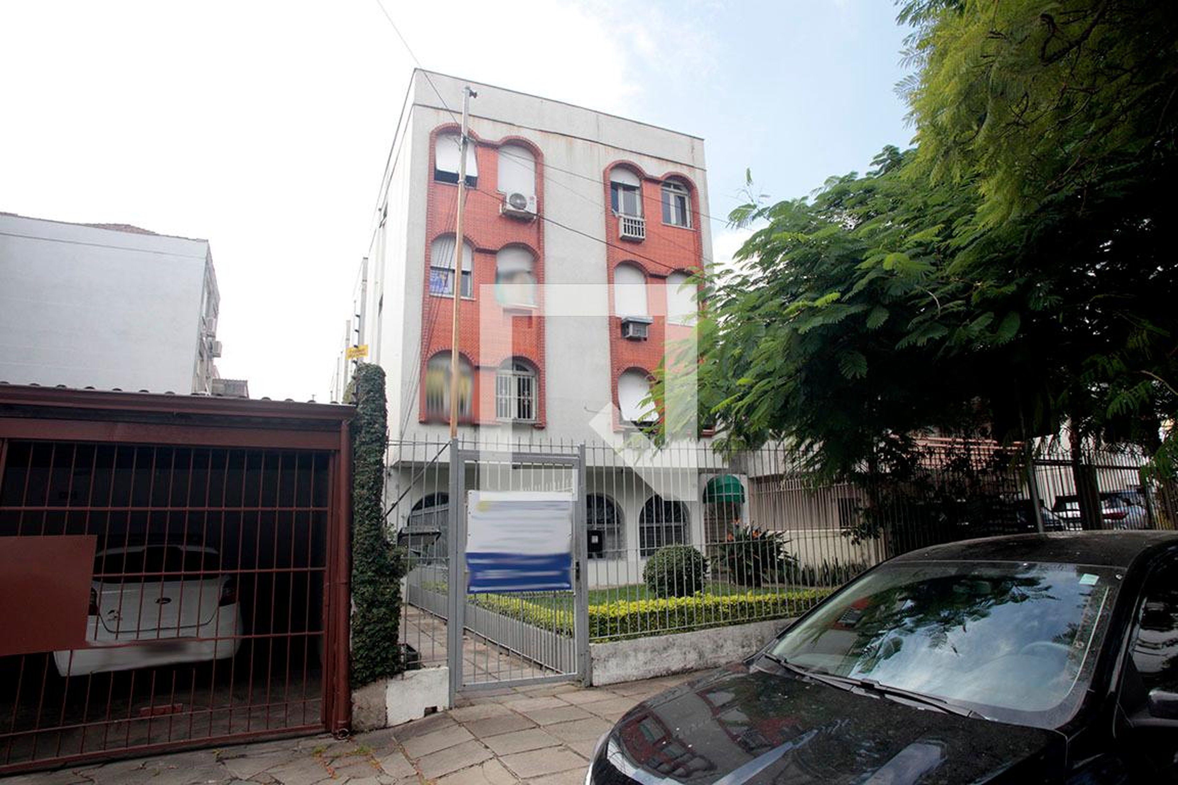 Fachada Condomínio em Rua Delegado Grant, 10