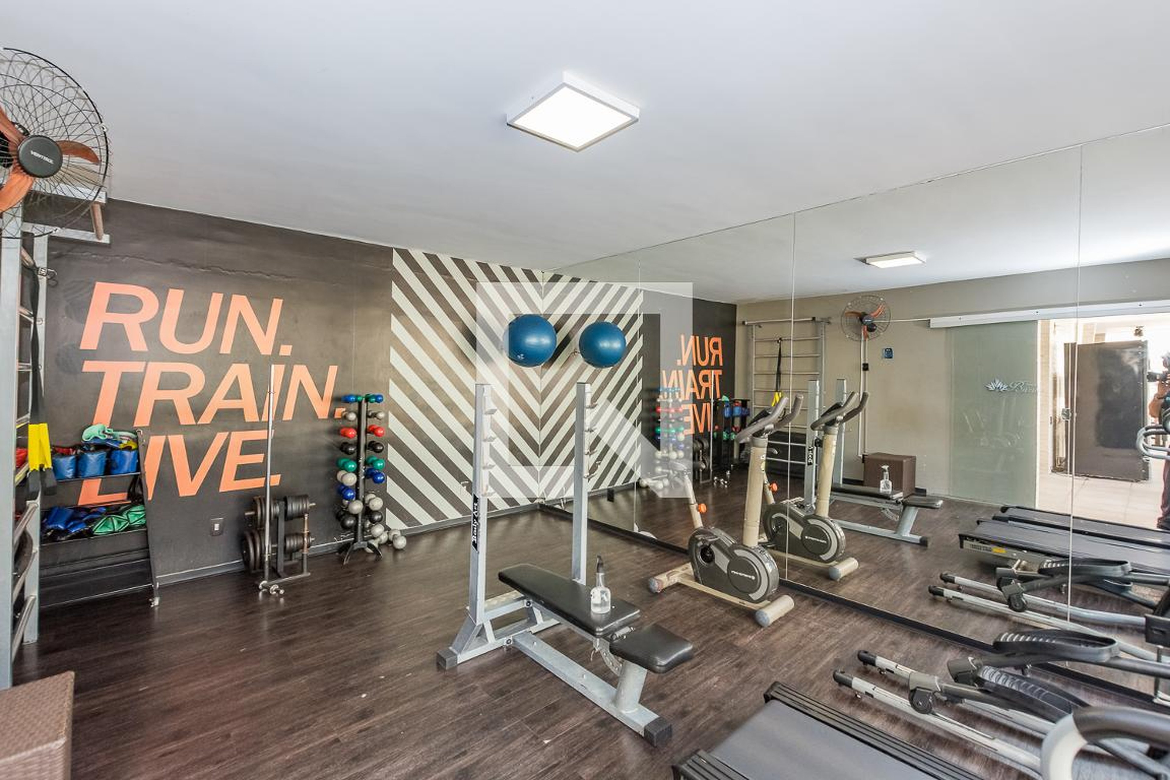 Academia - Vésper Buritis