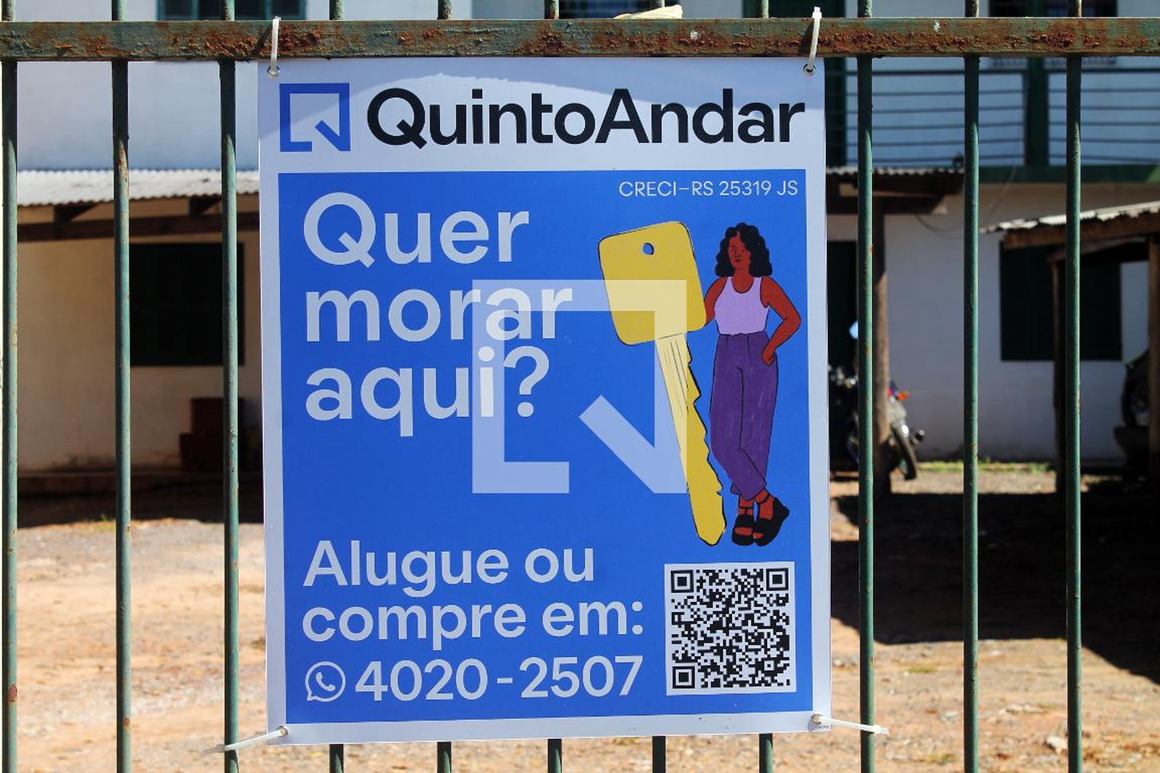 Fachada Condomínio em Rua Pesqueiro, 215