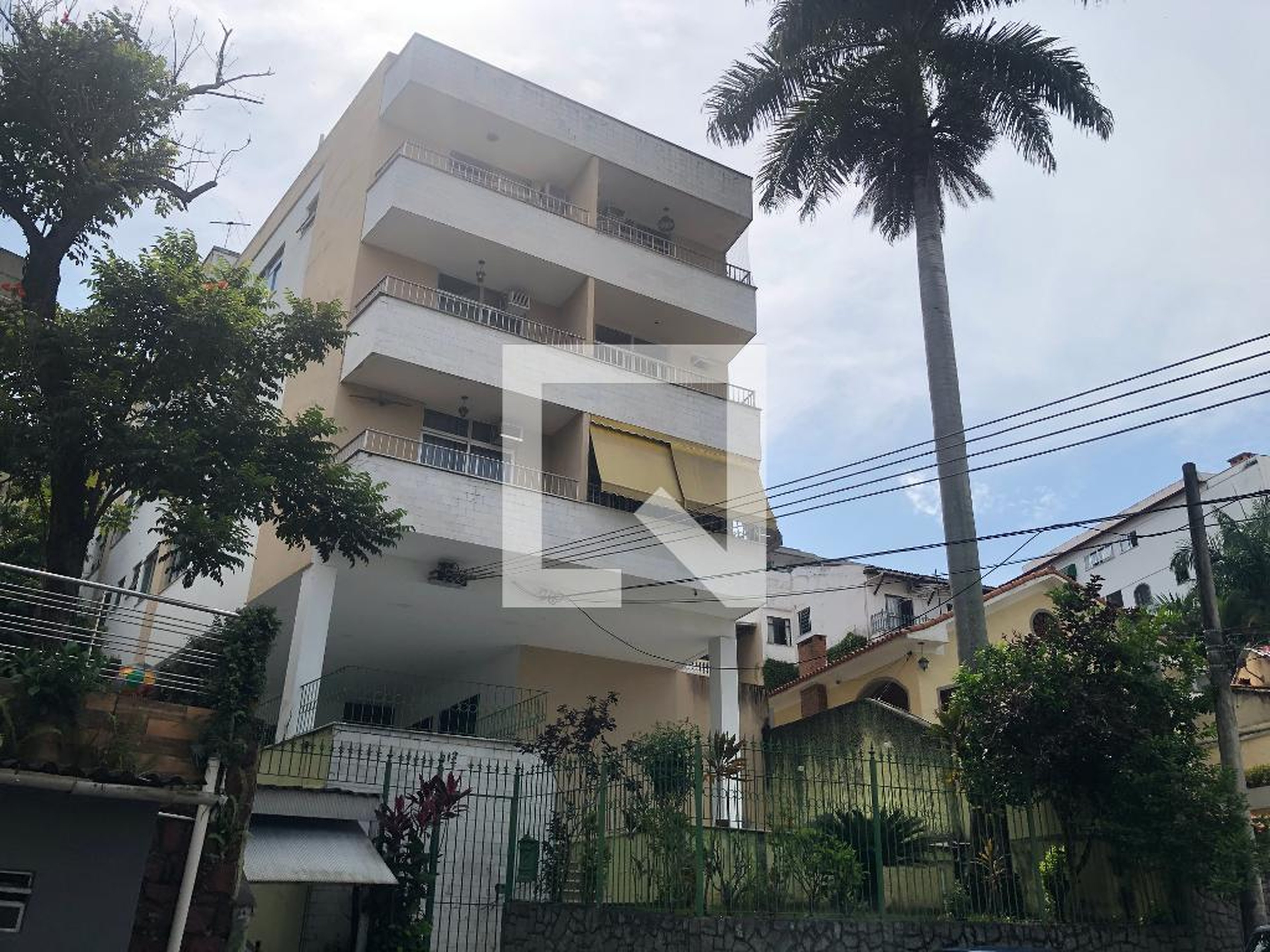 Fachada Condomínio em Rua Raquel Prado, 212