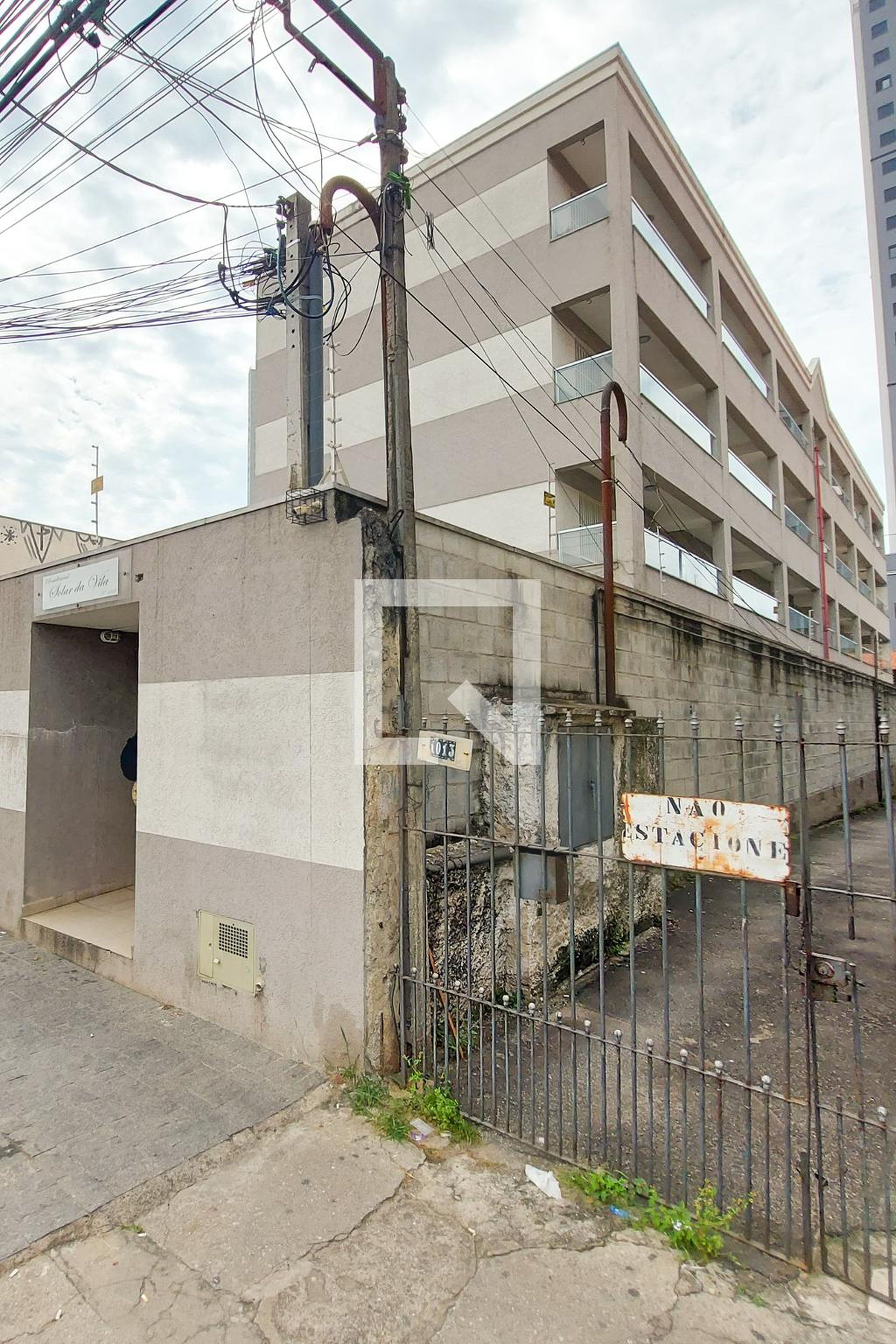 Fachada Condomínio em Rua Maria Carlota, 100