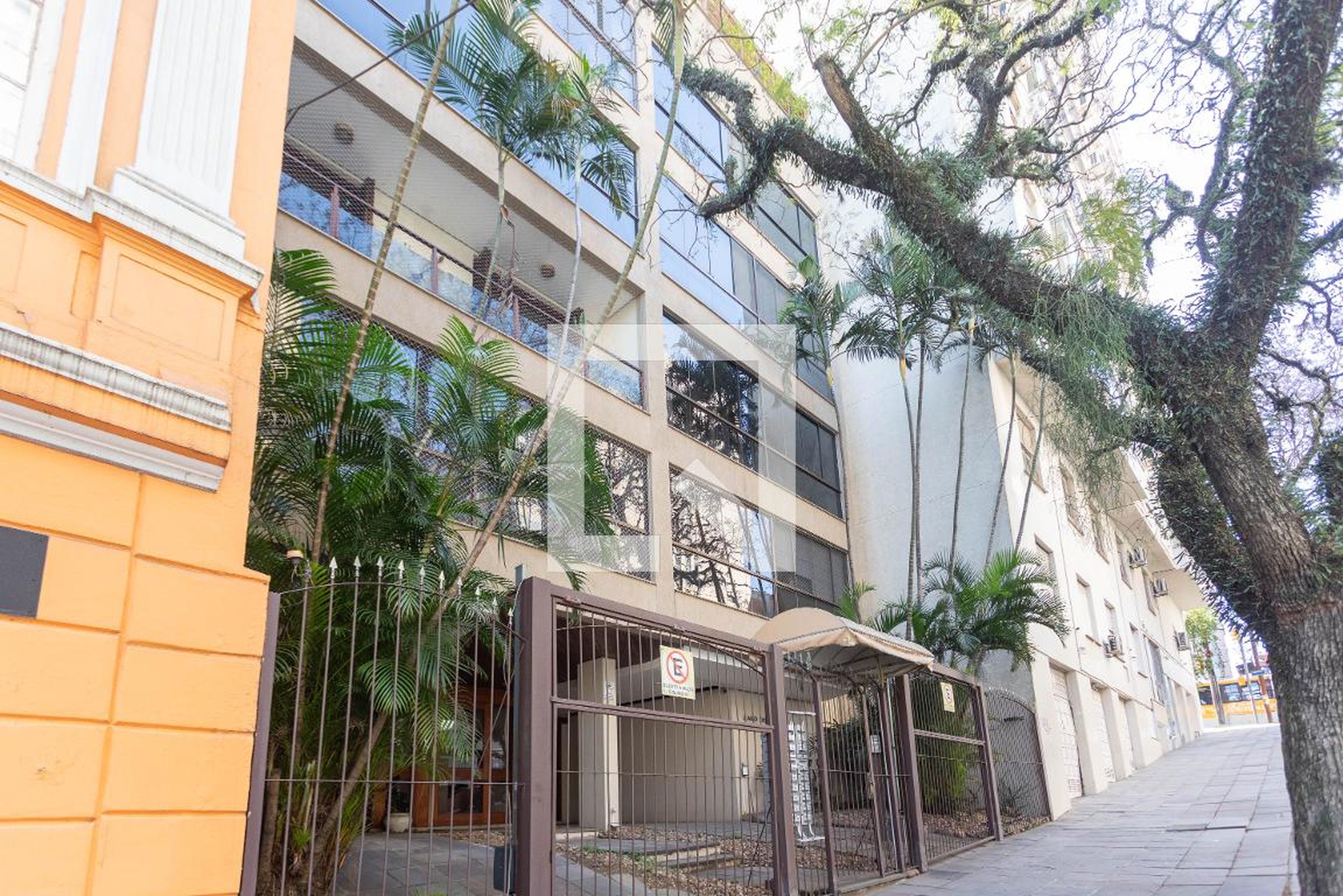 Fachada do Prédio Edifício Lago Dourado