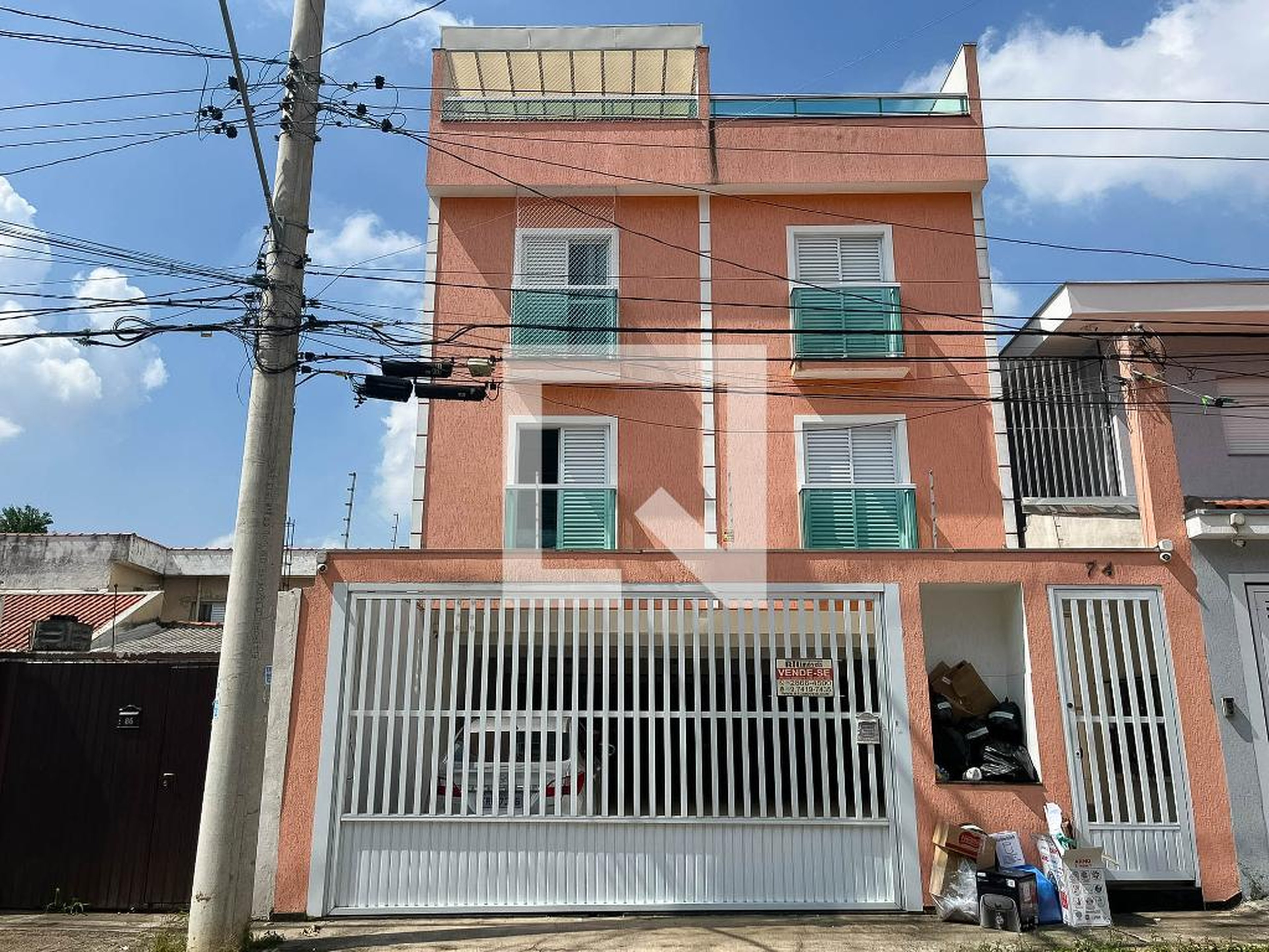 Fachada Condomínio em Rua Luísa Thon, 74