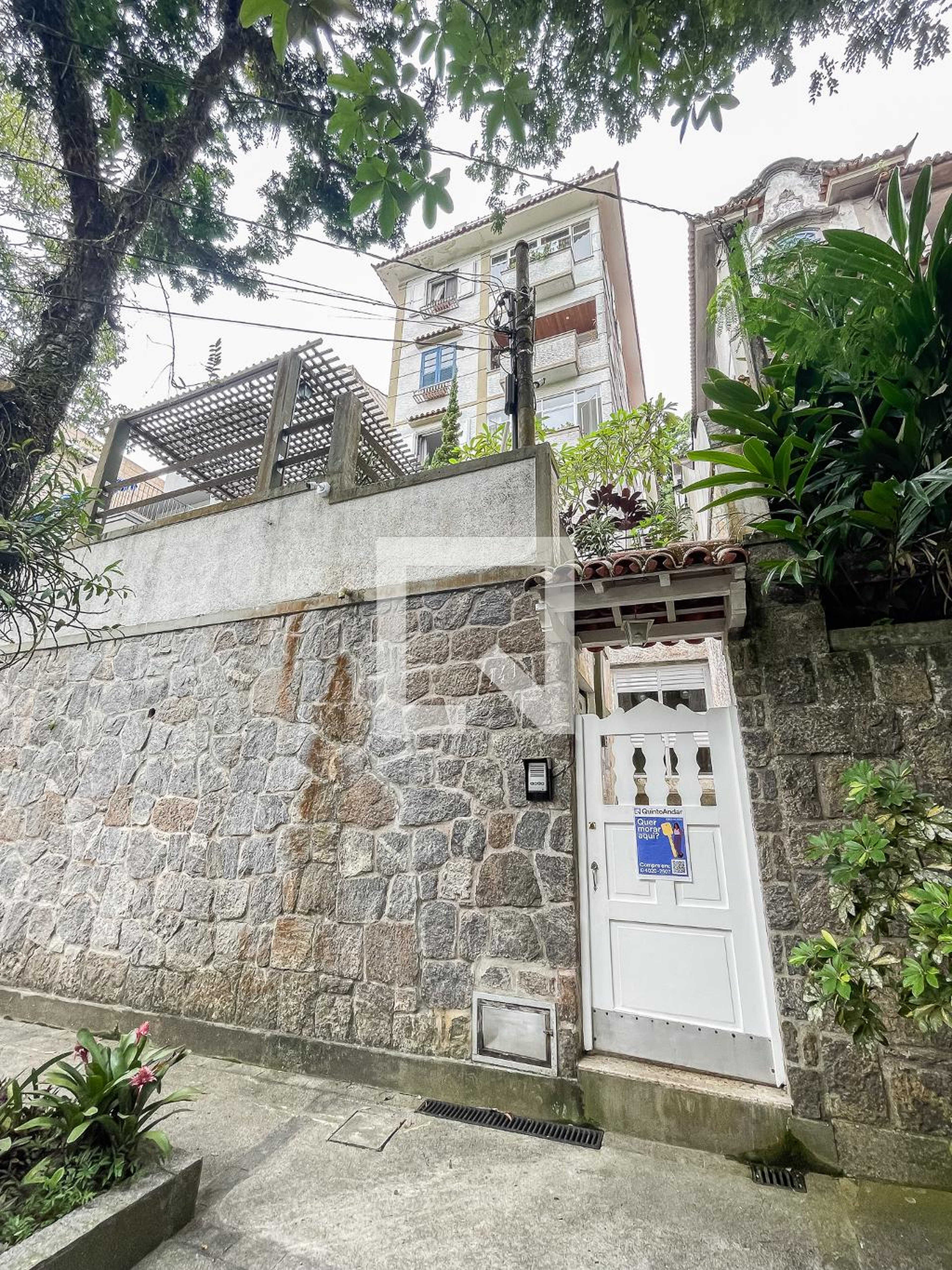 Fachada Condomínio em Rua Sabóia Lima, 141