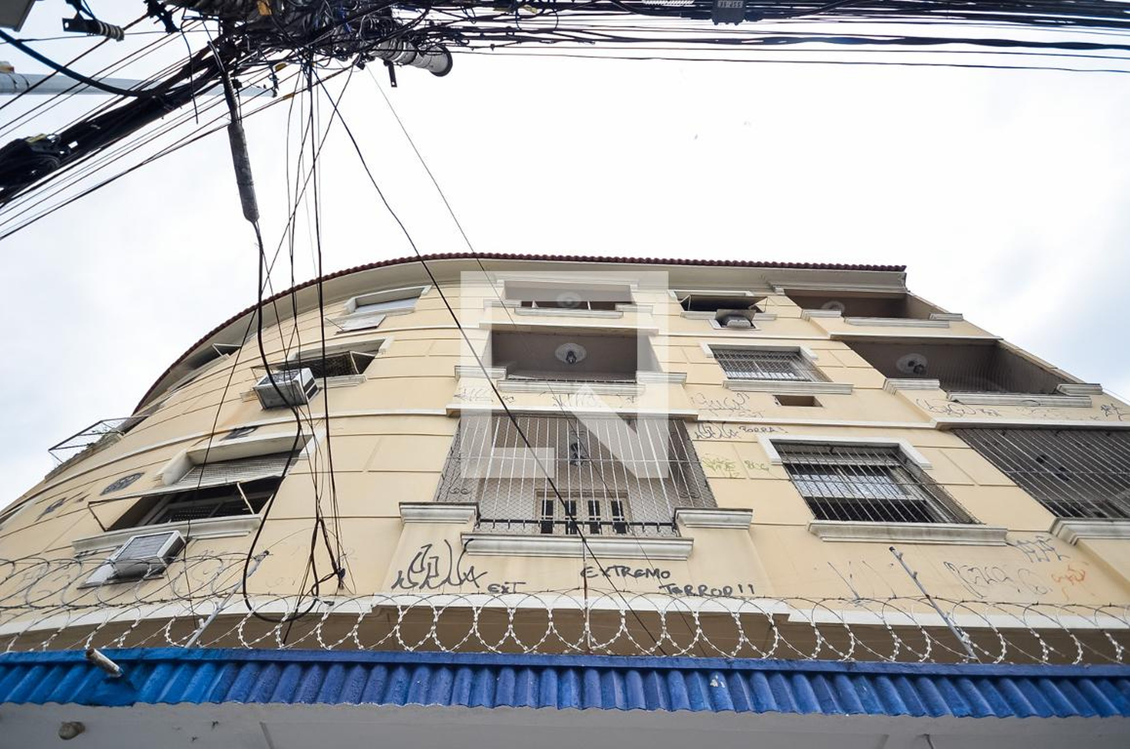 Fachada Condomínio em Rua Teodoro da Silva, 1016