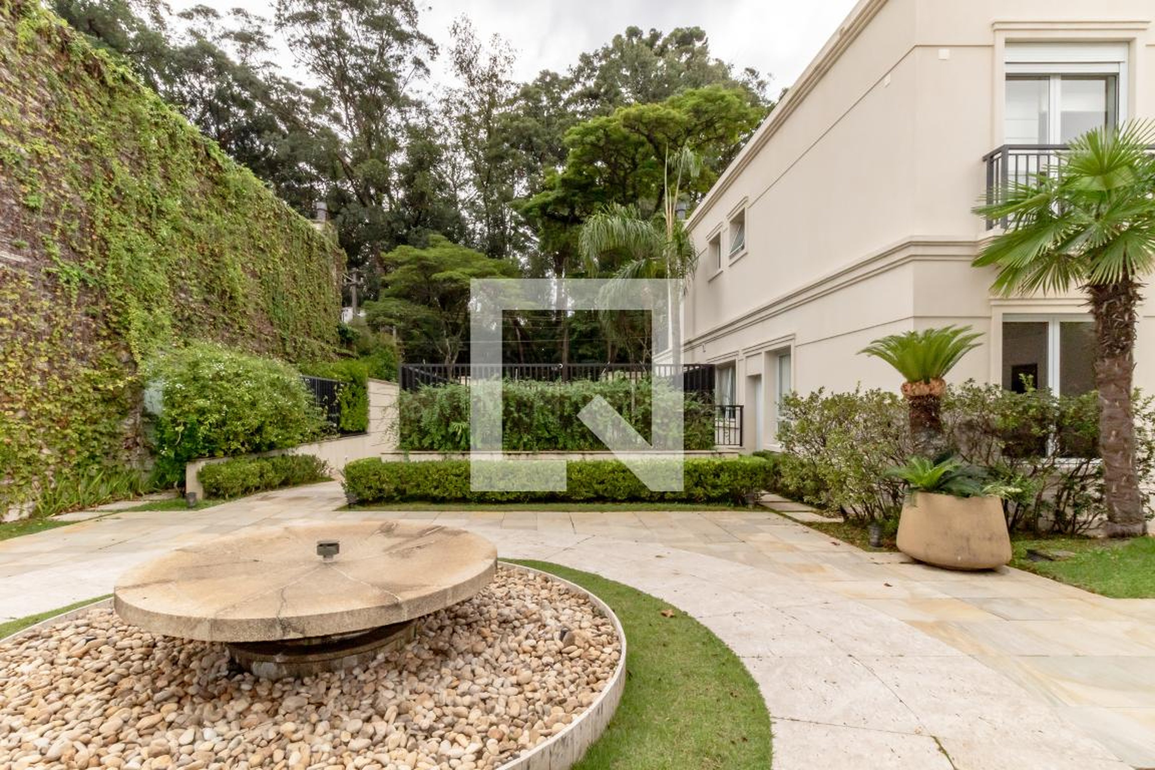 Fachada Condomínio em Rua Vasco Crevatin, 709