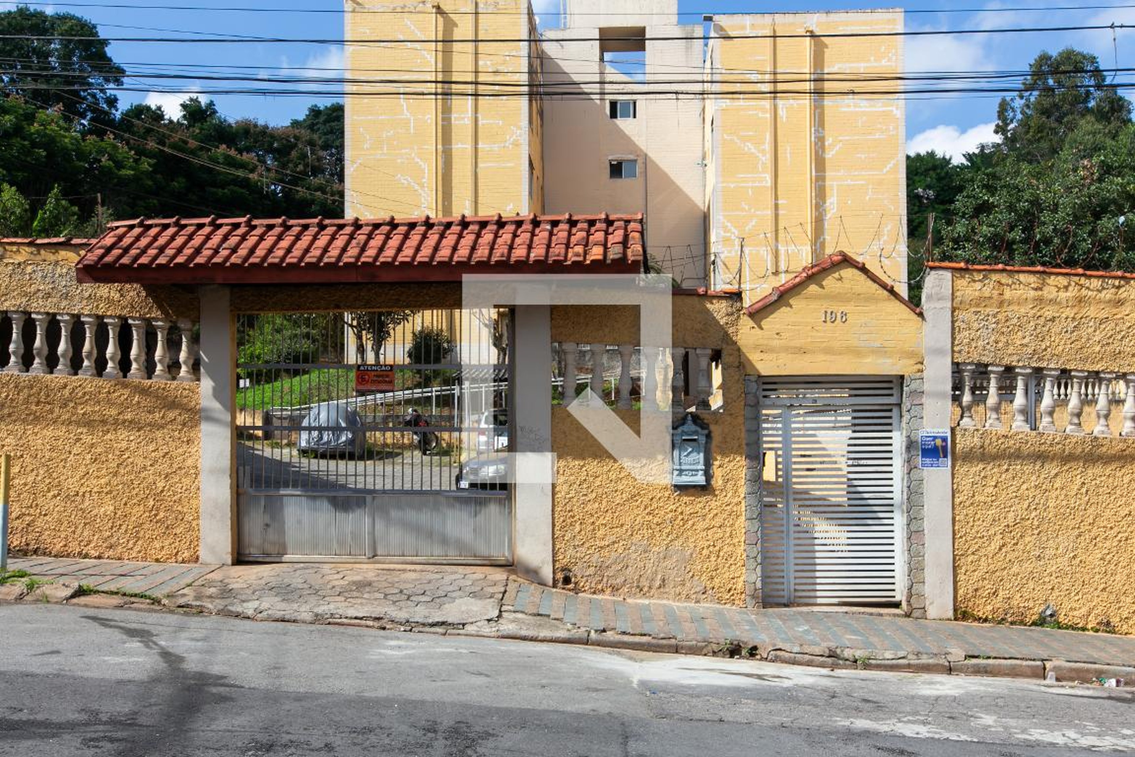 Fachada do Condomínio Condomínio Dalhas III