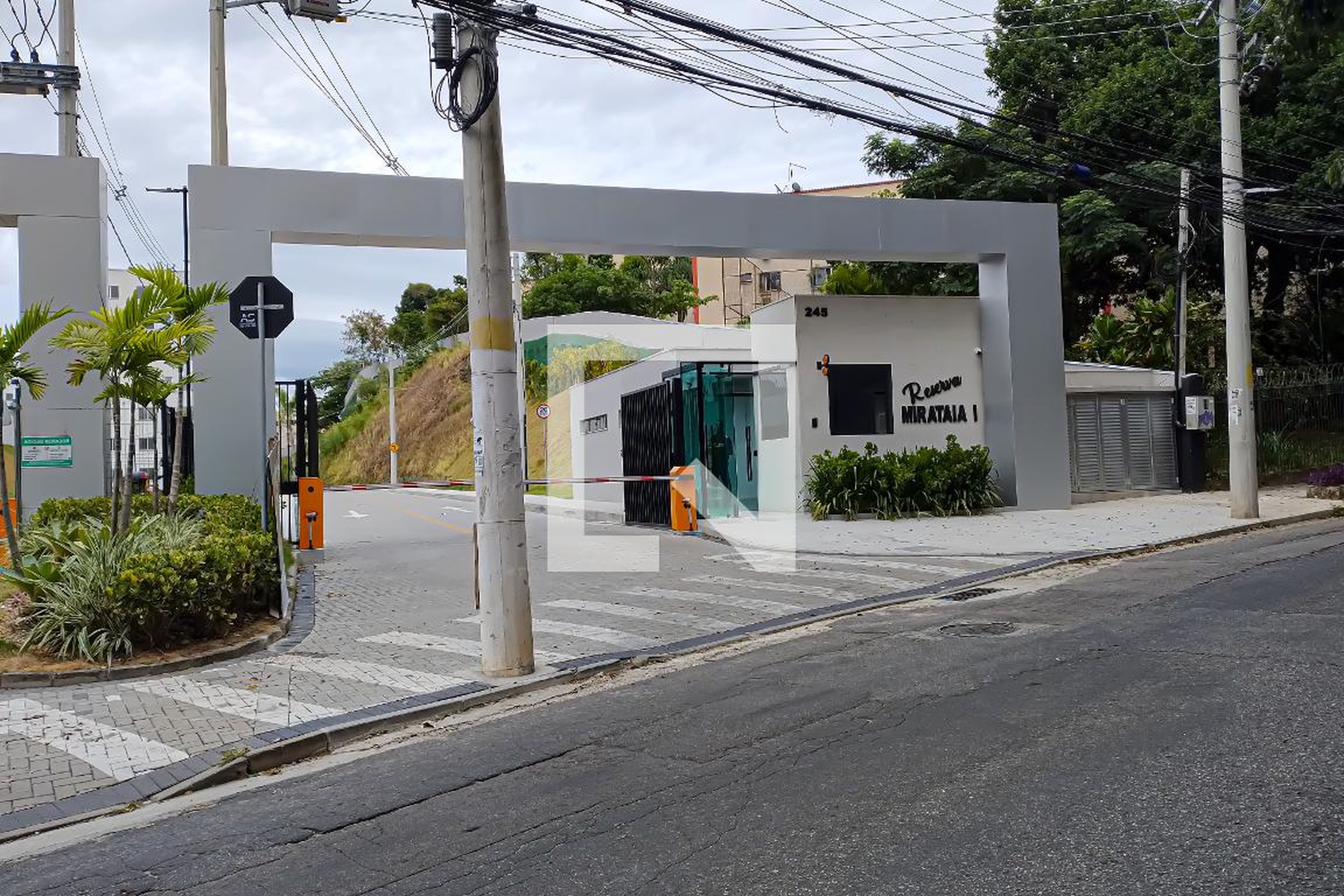 fachada Condomínio em Rua Mirataia, 275