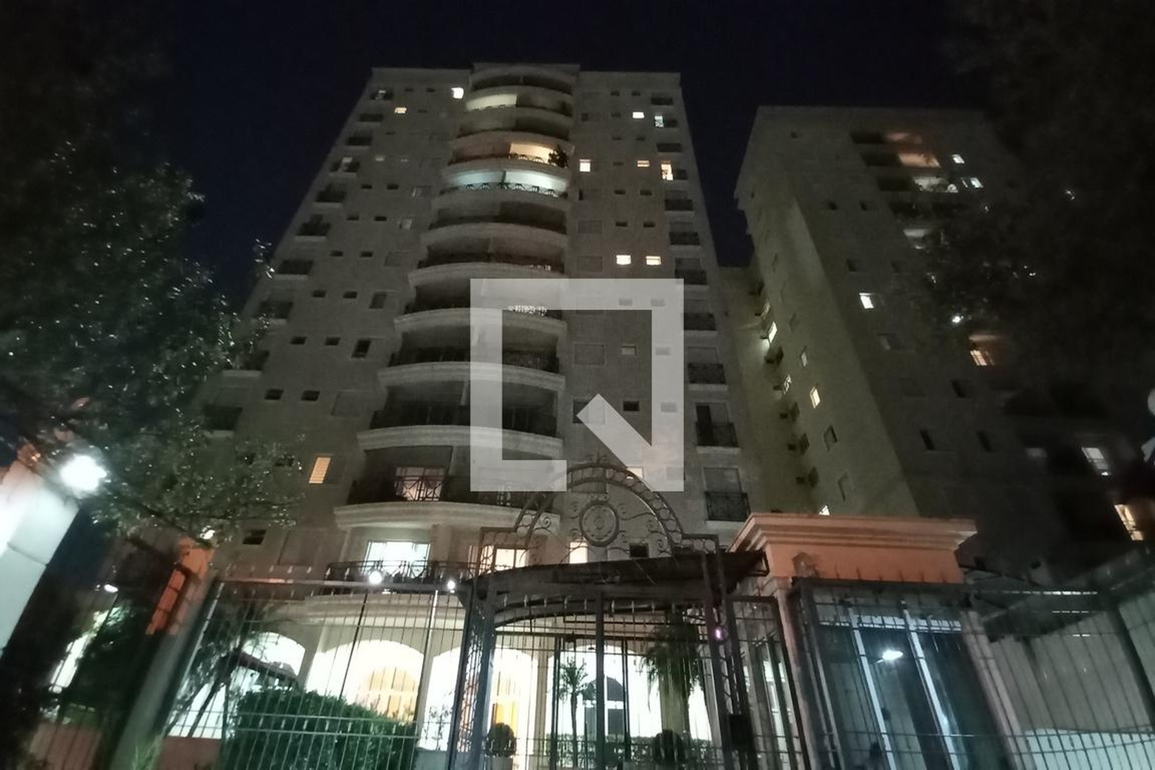 Fachada do Prédio Condomínio em Rua Ministro Oscár Saraíva, 180