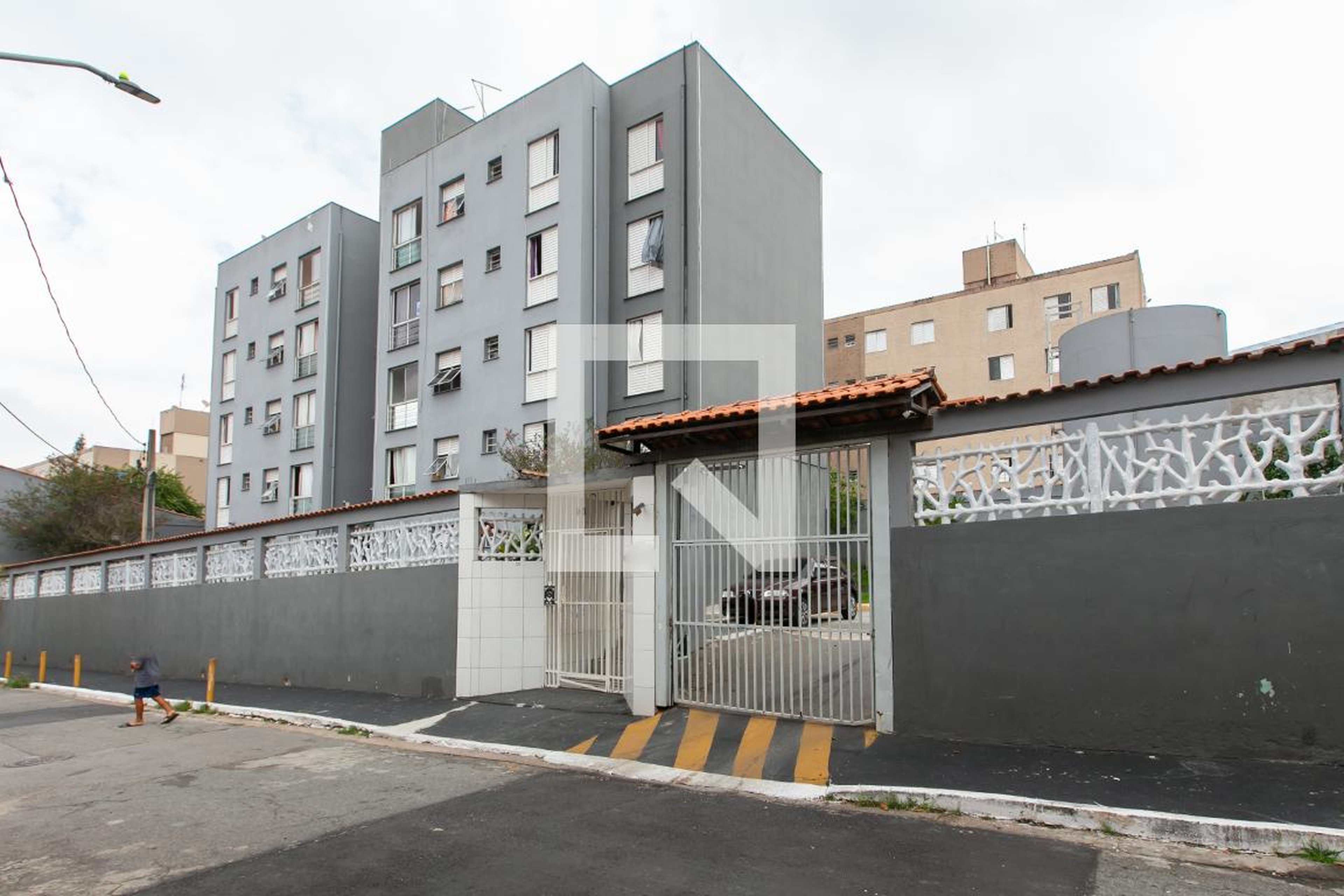 Fachada do Condomínio Condomínio em Rua Lucas Auvera, 95