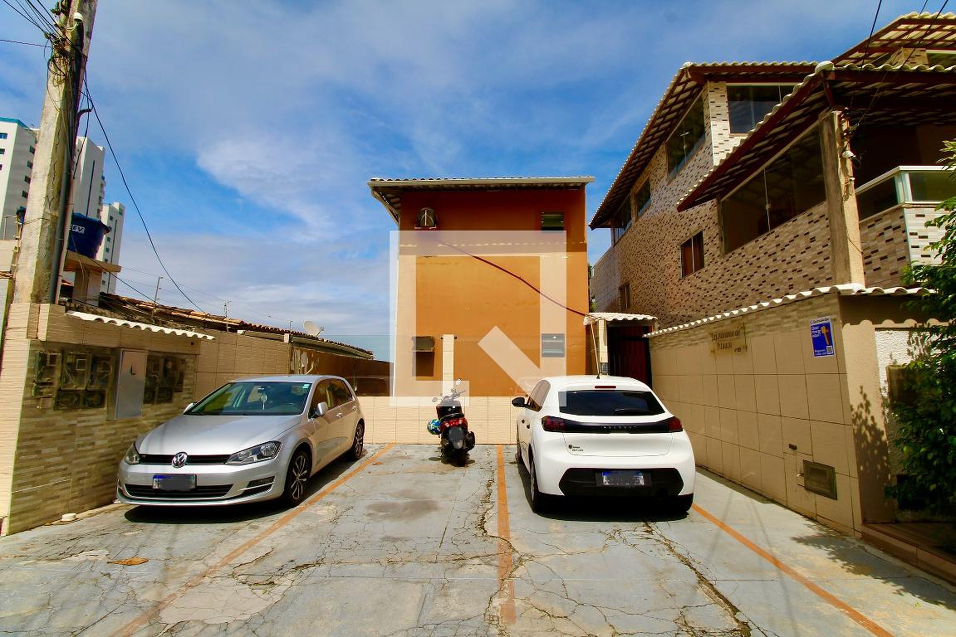 Fachada Condomínio em Rua Mirante de Pituaçu, 9
