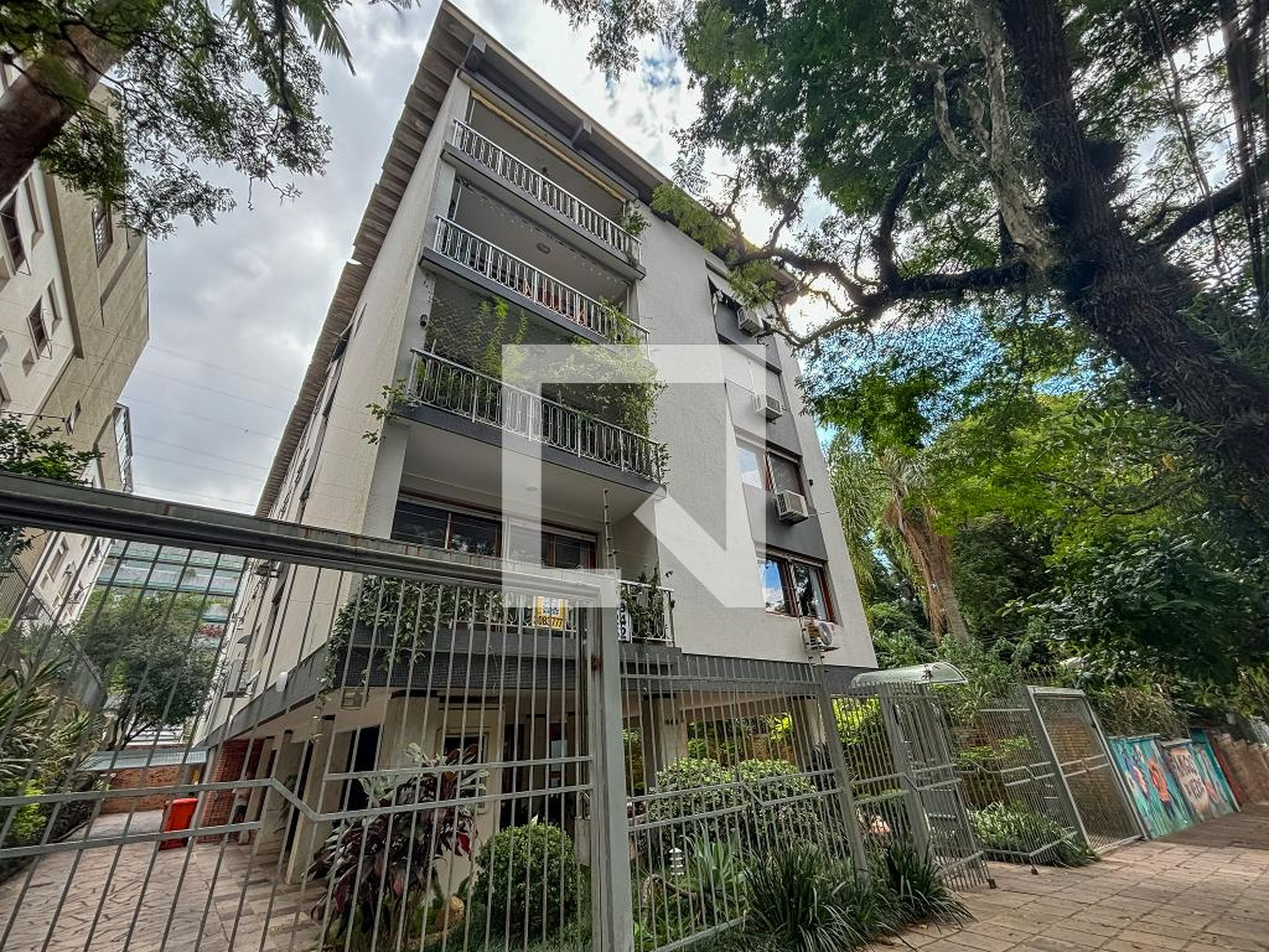 Fachada Condomínio em Rua Honório Silveira Dias, 1685