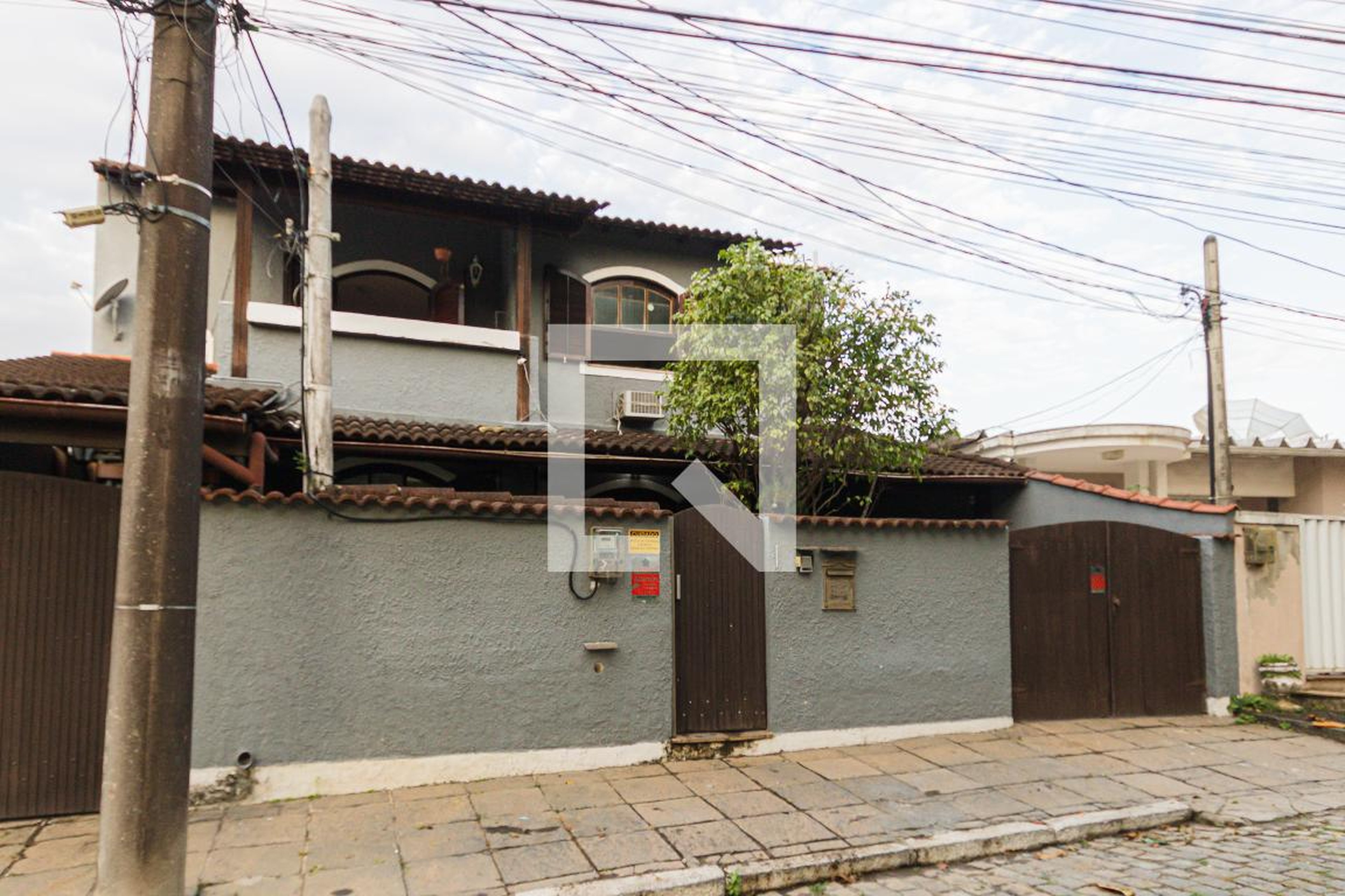 Fachada Condomínio em Rua Morro do Amorim, 45