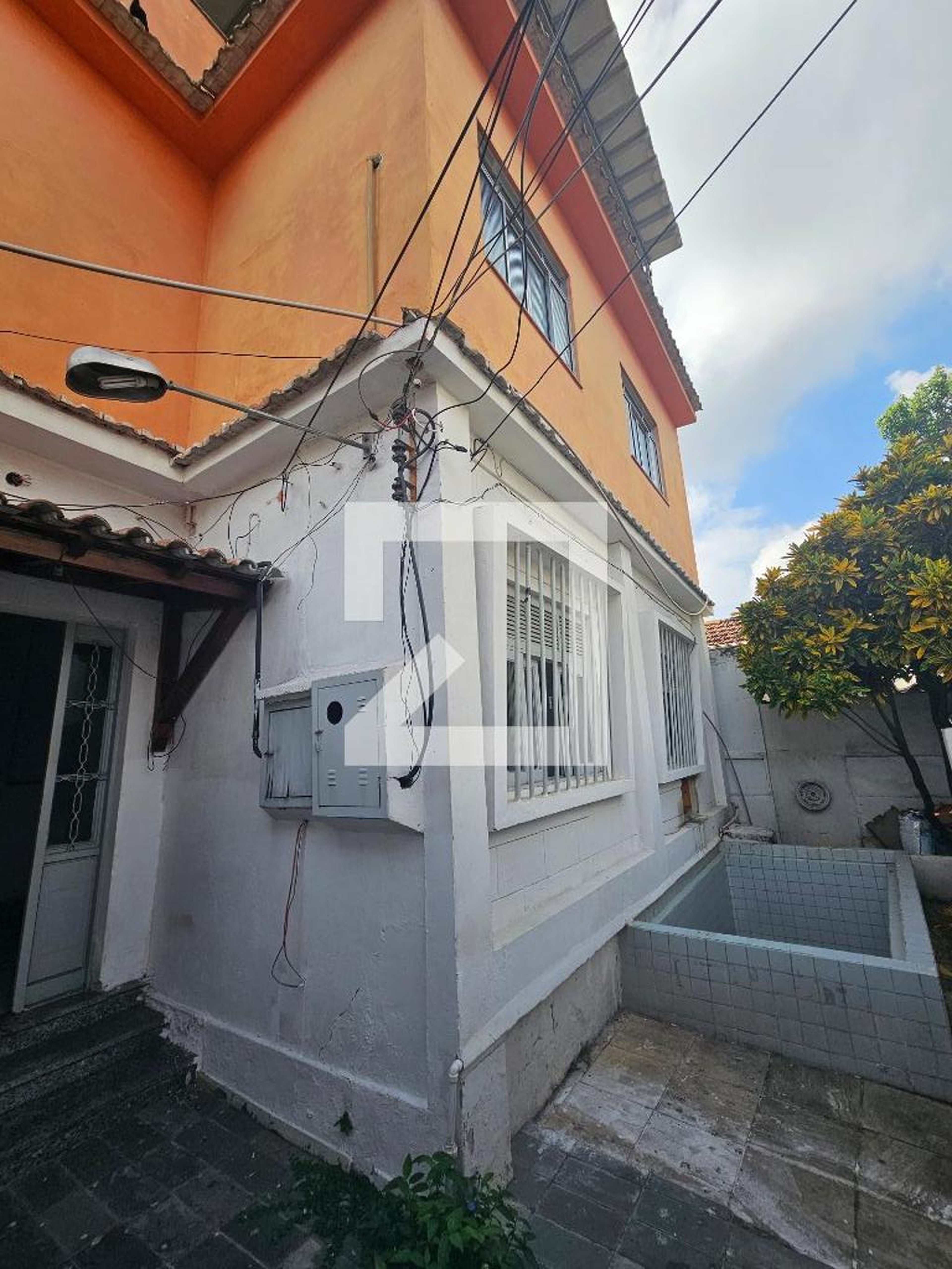 Fachada Condomínio em Rua Delfina Enes, 818