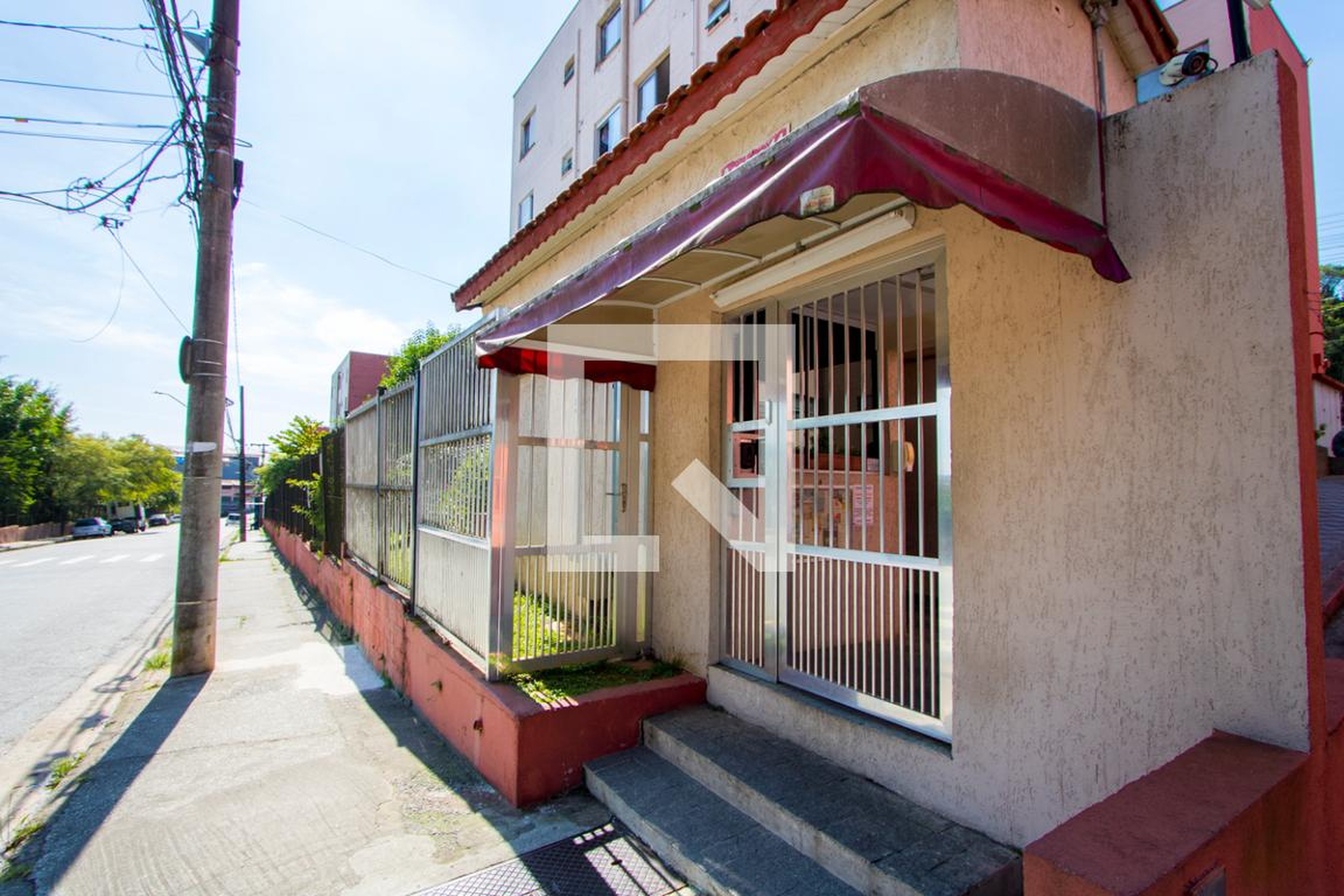 Fachada do condomínio Condomínio em Rua Doutor Nelo Rosati, 235