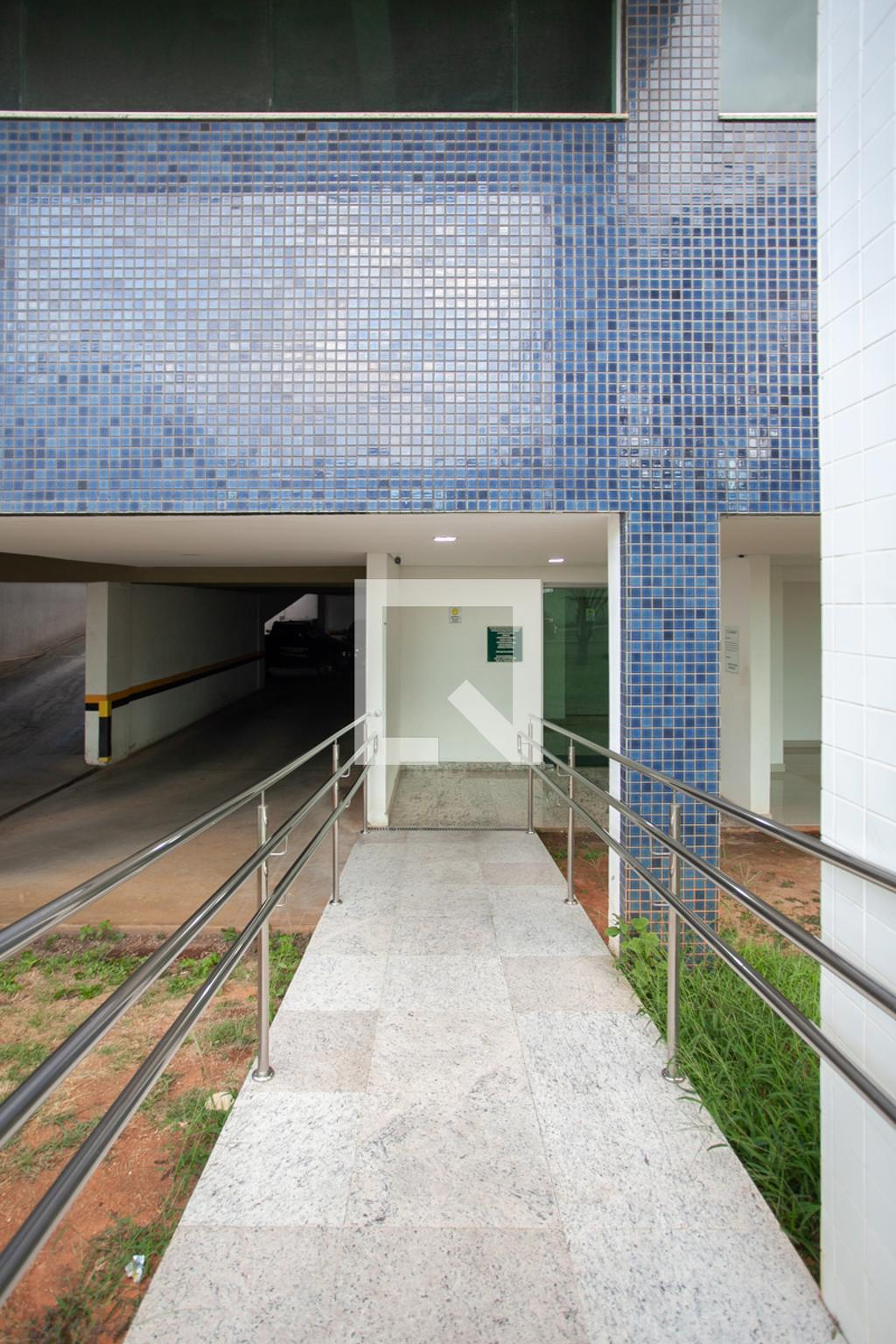 Entrada do prédio - Edifício Marino Freire Santiago