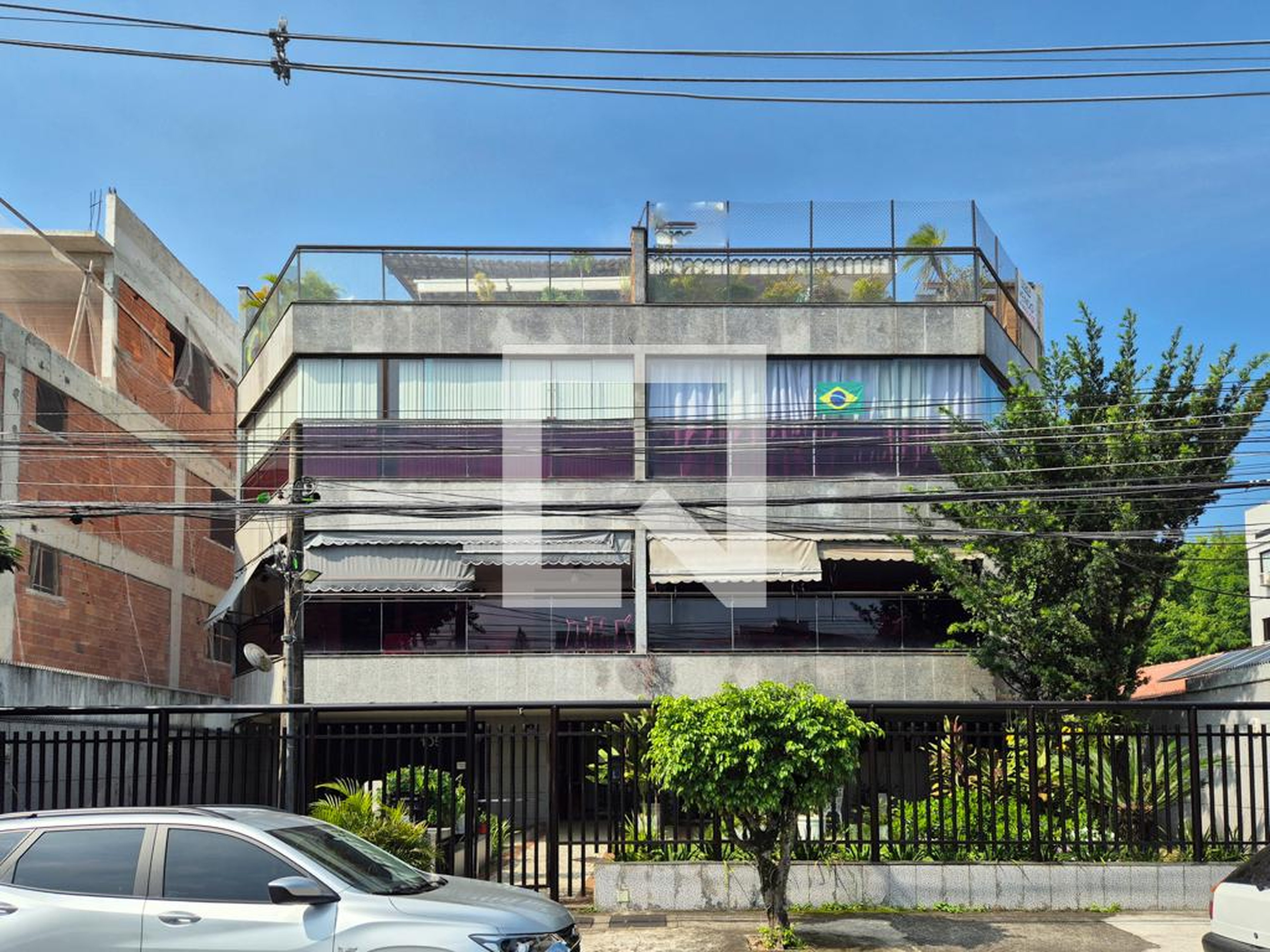 Fachada Condomínio em Rua Antônio Batista Bitencourt, 105