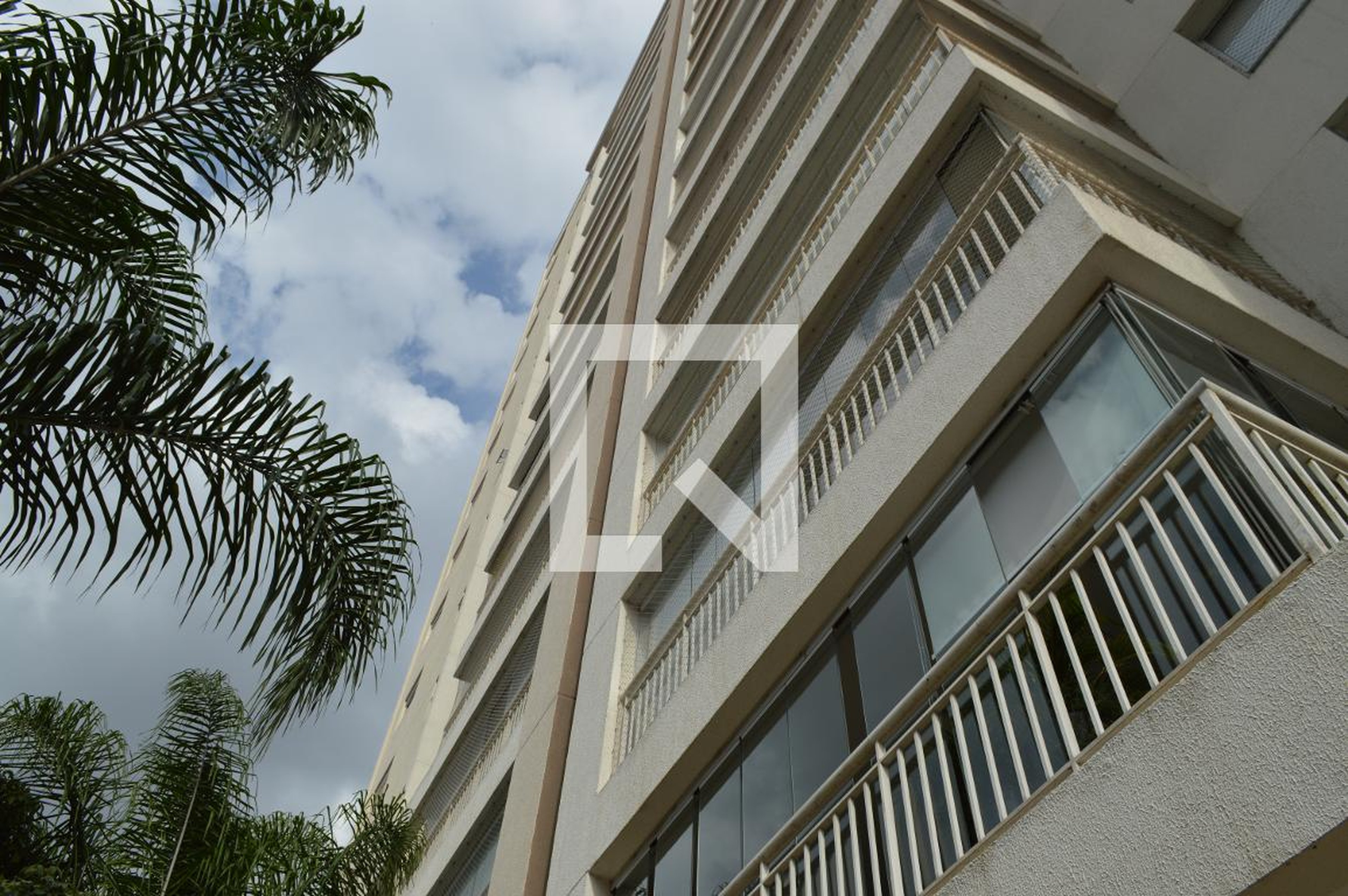 Fachada Condomínio em Rua Doutor Dolzani, 44