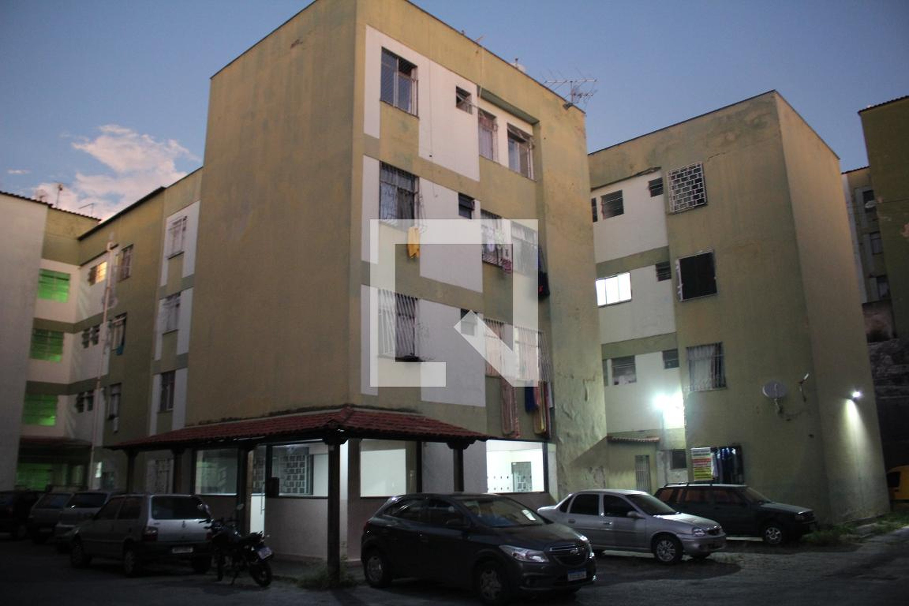 Fachada Condomínio em Rua Três, 141