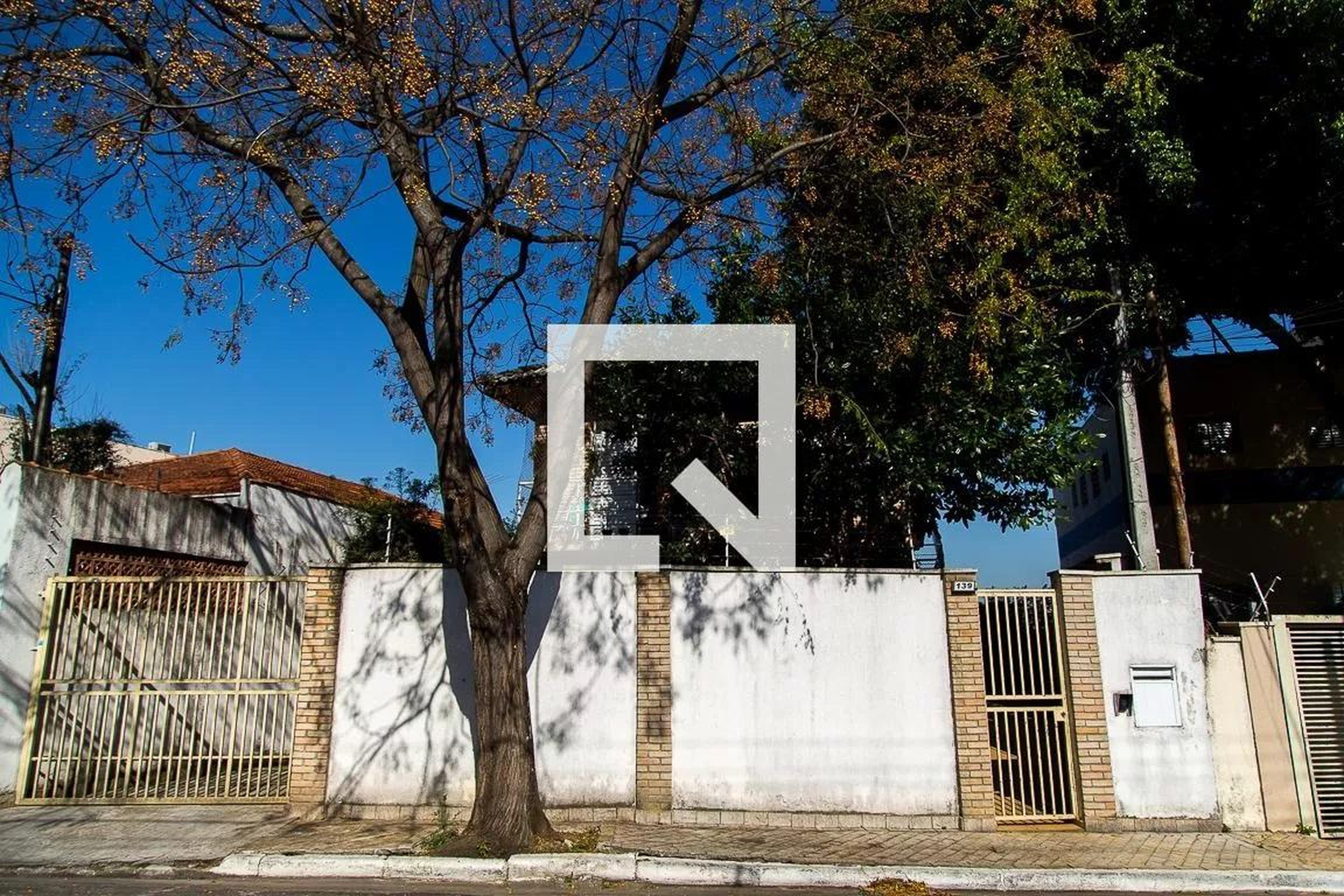 Fachada Condomínio em Rua das Oiticicas, 139