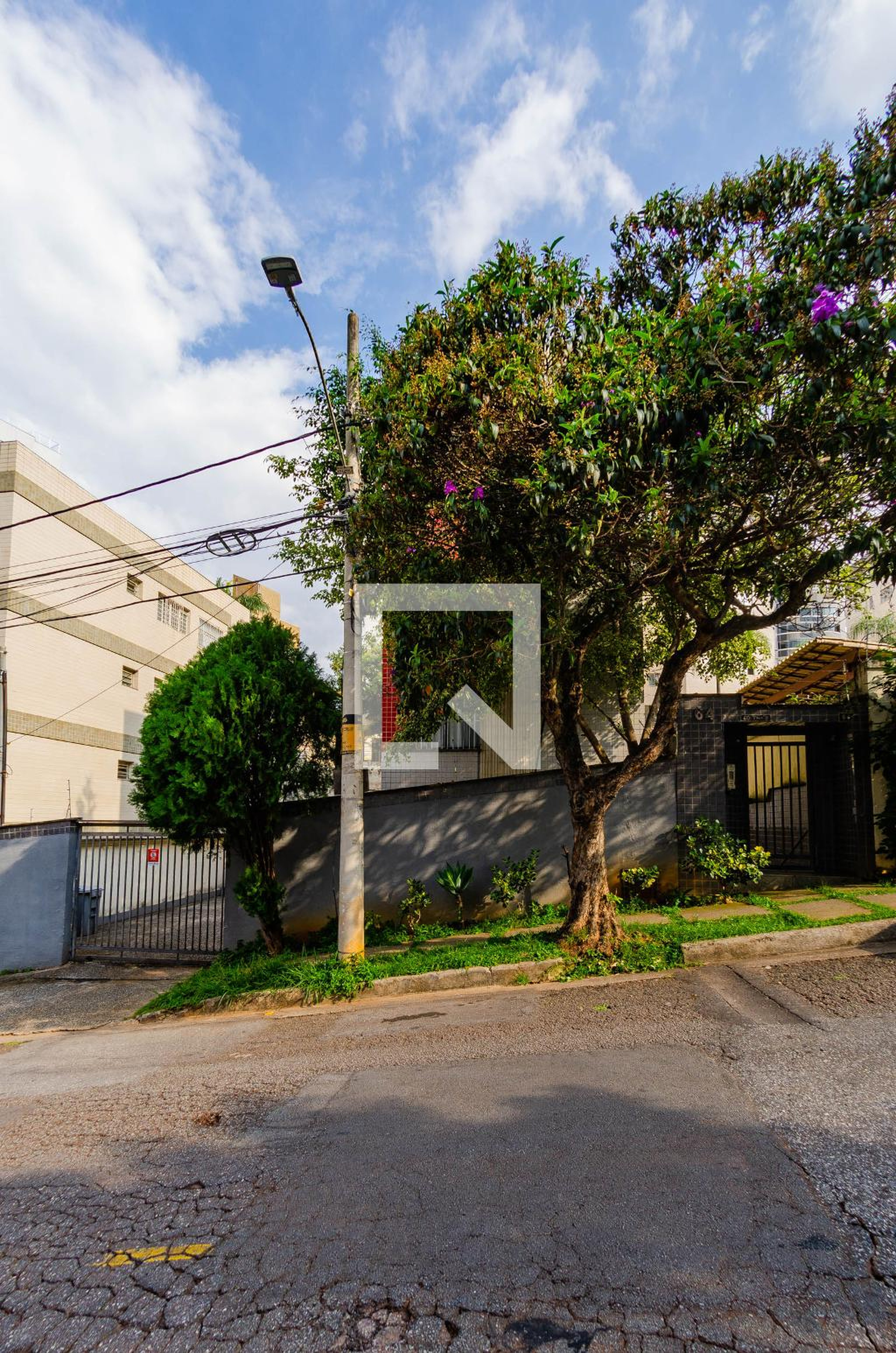 Fachada Condomínio em Rua Rubéns Carvalho de Andrade, 64