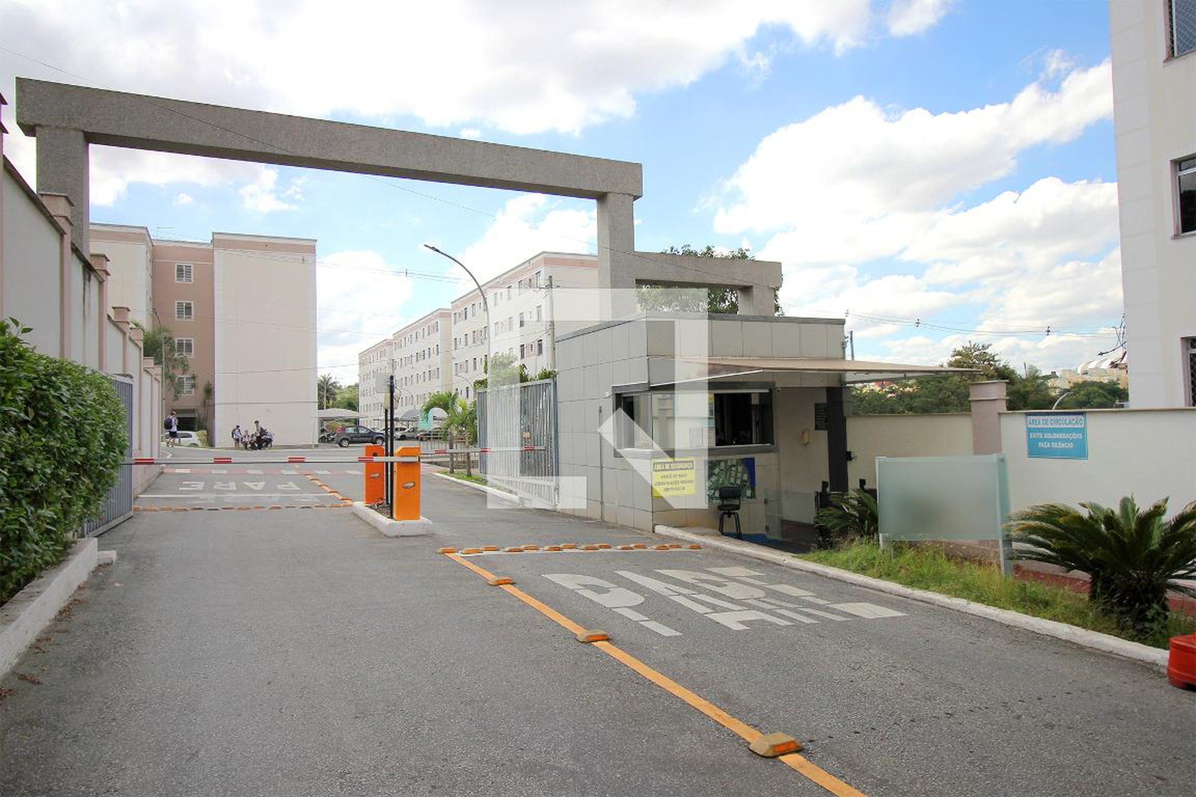 Fachada do Condomínio Condomínio em Avenida do Contorno, 50