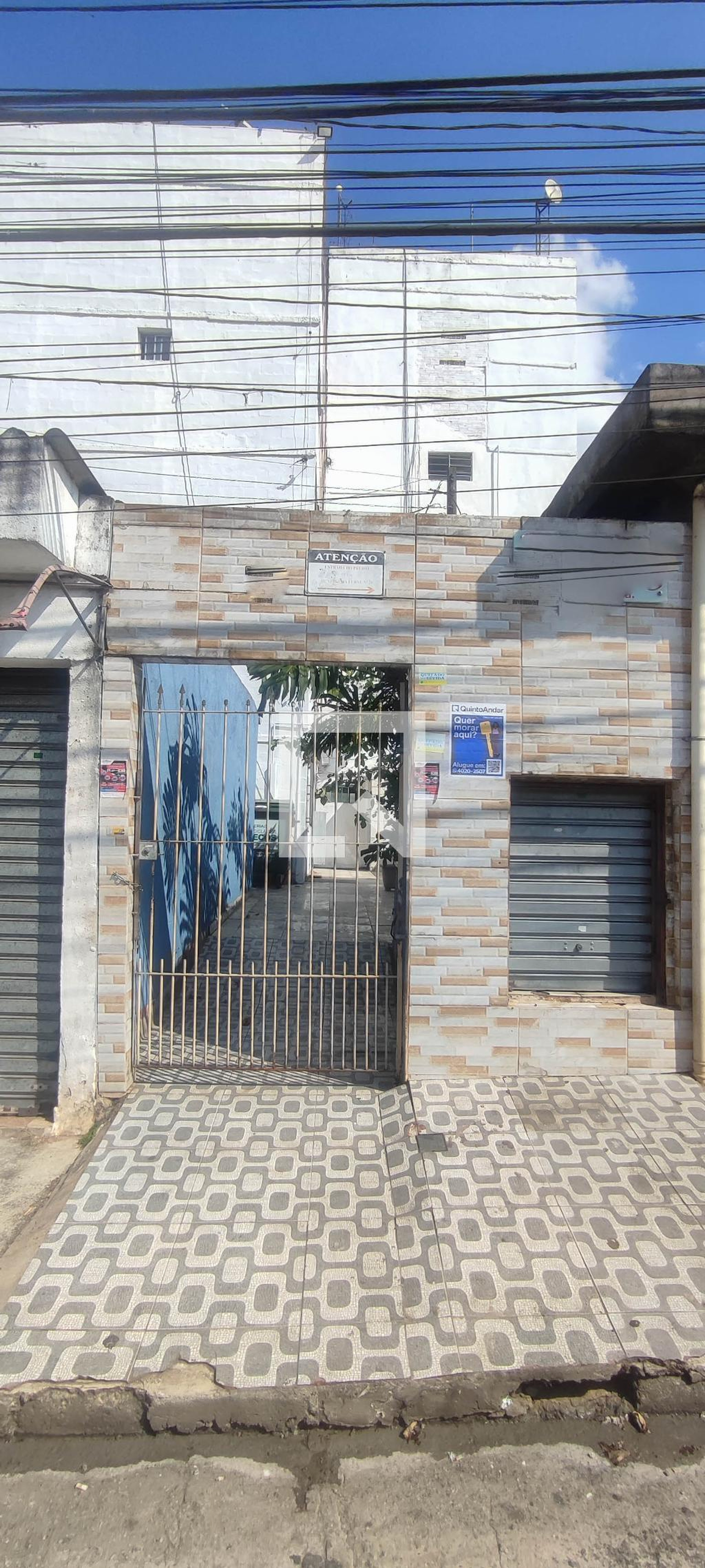 Fachada Condomínio em Rua Caetano Lama, 20