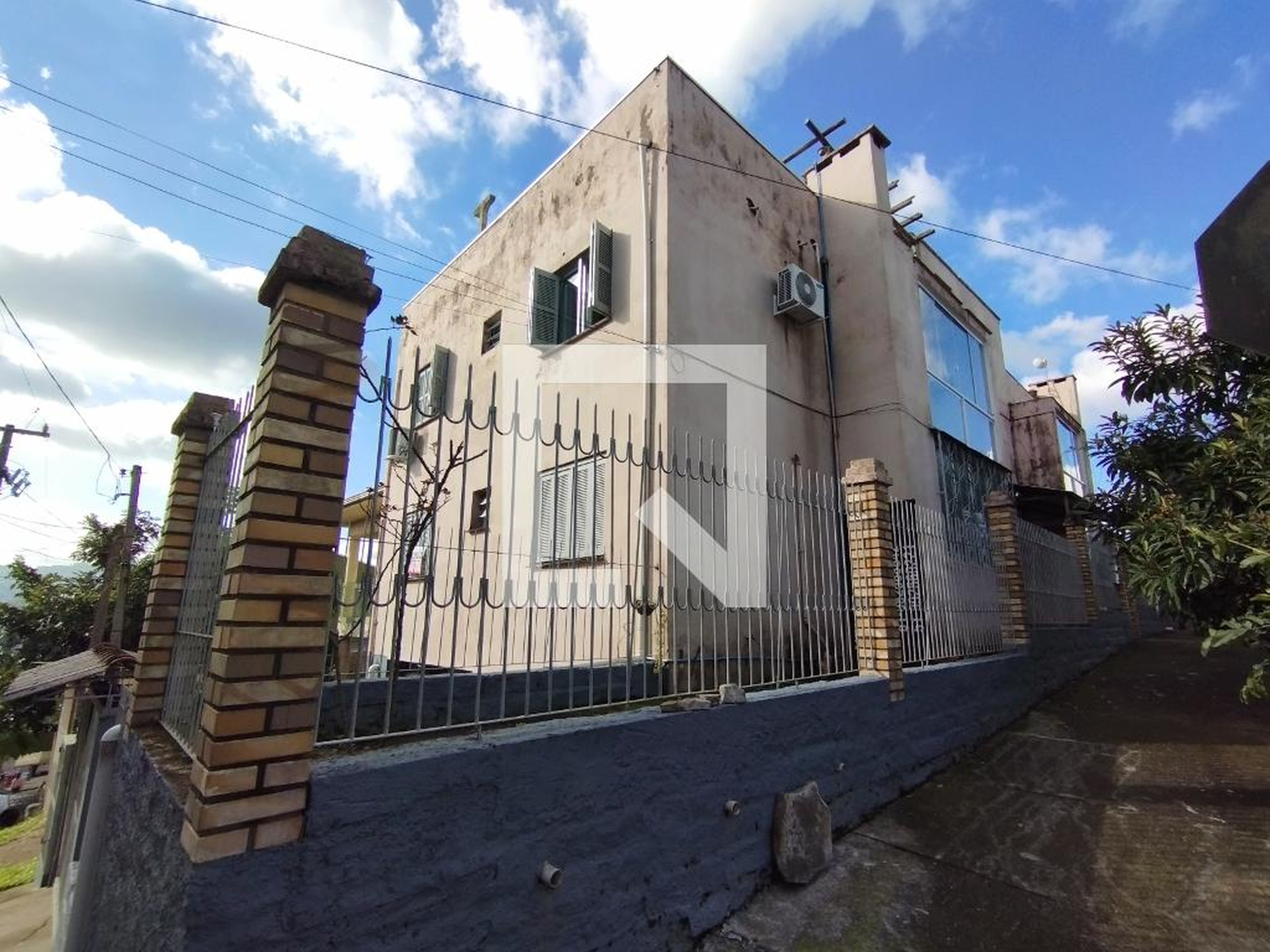 Fachada Condomínio em Rua Luís Gonzaga da Gama, 636